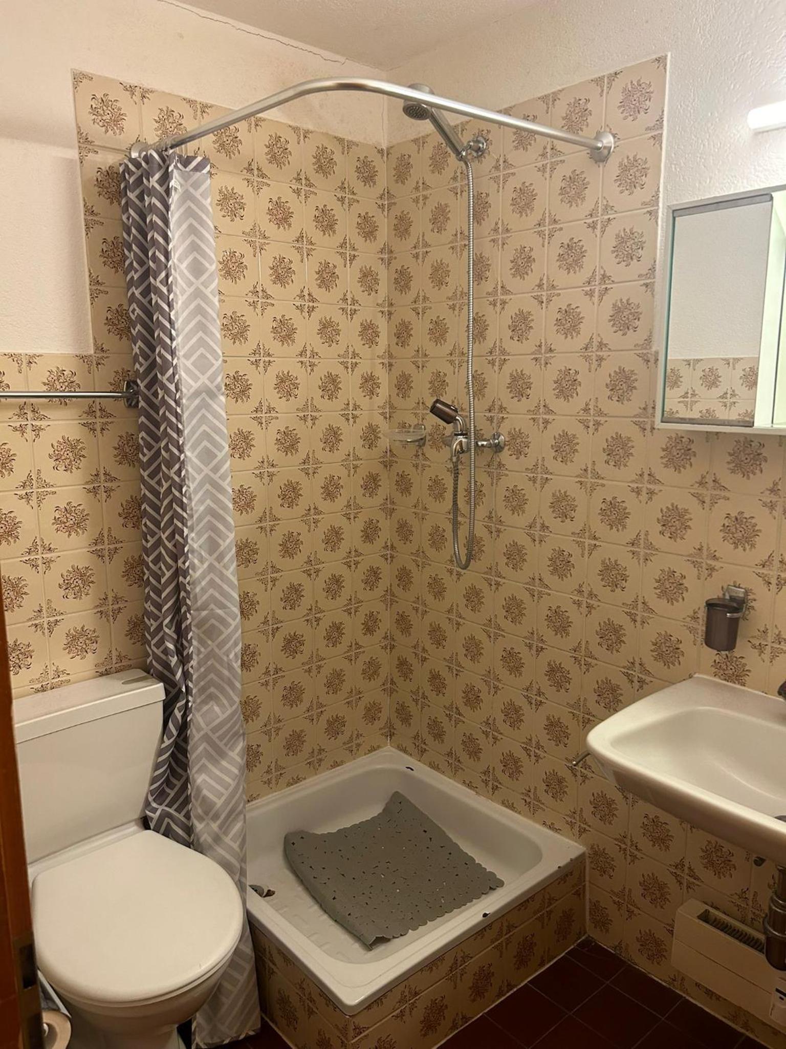 Bellevue PLEASANT & COMFORTABLE apartments view 4
