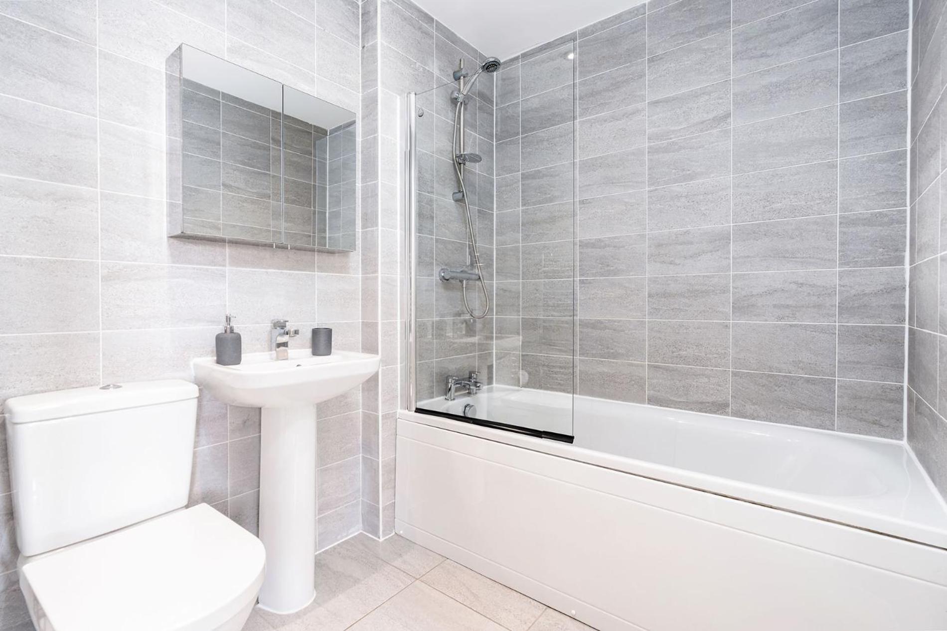 New Refurbishment City Location Free Parking view 3