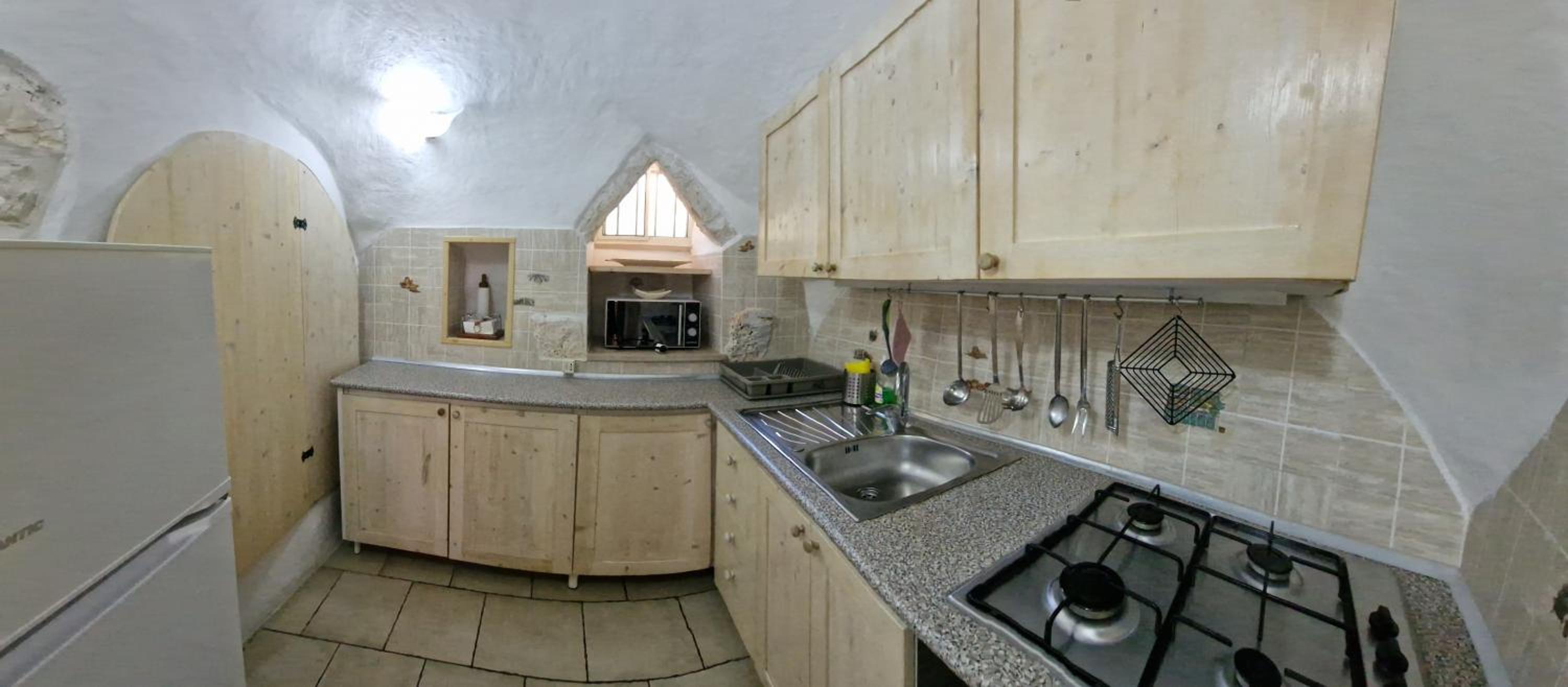 Trullo Grande Noce en Ostuni — kitchen