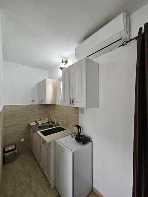 Tivat studio apartment 5 min from airport Tivat view 3