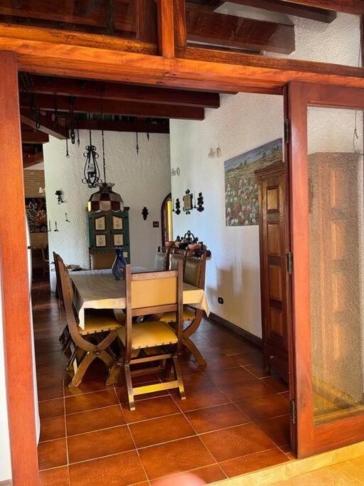 Casa 30 m da praia,condomínio Tenório