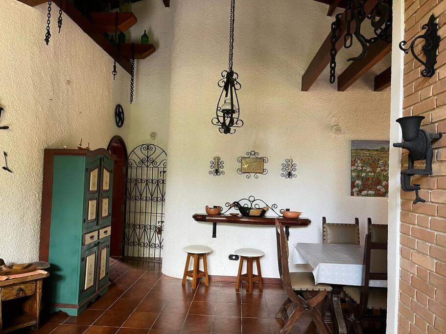 Casa 30 m da praia,condomínio Tenório