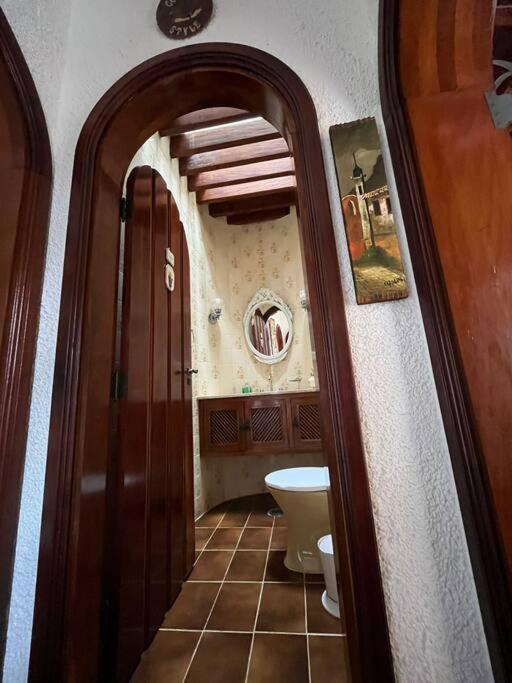 Casa 30 m da praia,condomínio Tenório