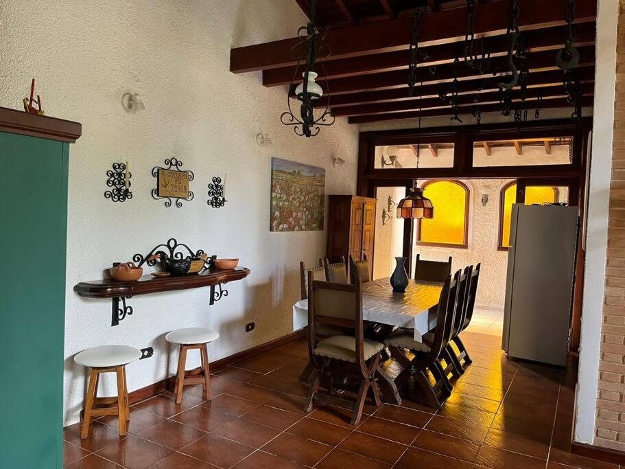 Casa 30 m da praia,condomínio Tenório