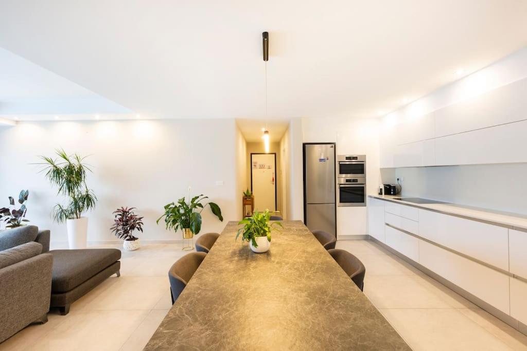 NGH12 - Lovely and Spacious 2 Bedroom Apartment