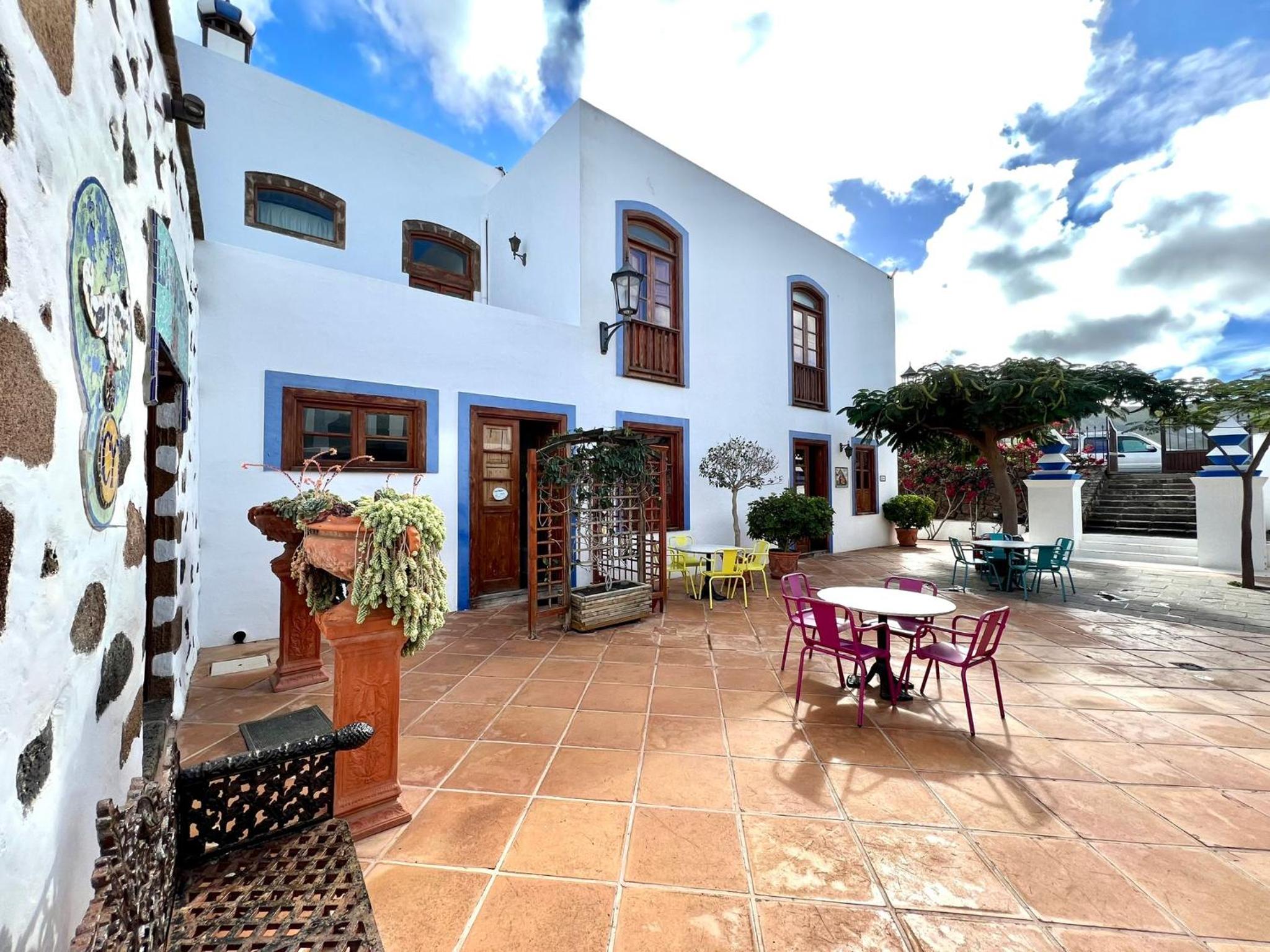Room with breakfast included, balcony, WiFi, pool in Yaiza view 4
