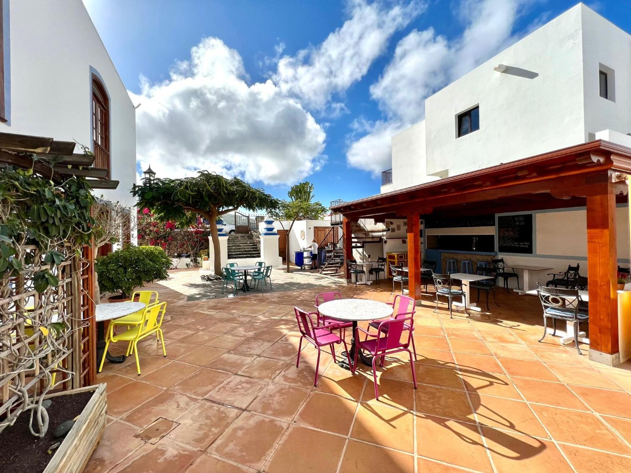 Room with breakfast included, balcony, WiFi, pool in Yaiza view 5
