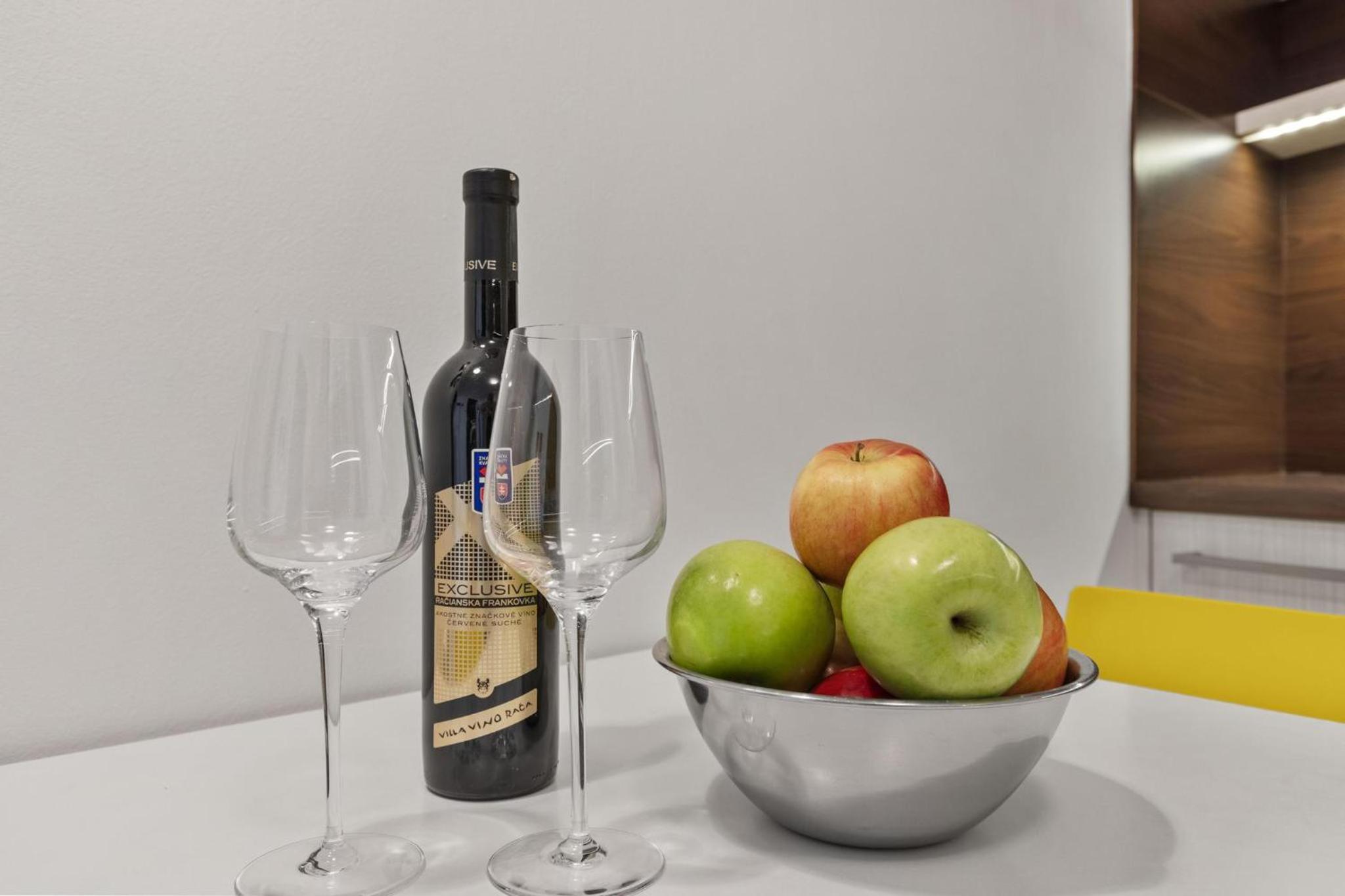 Apple apartment