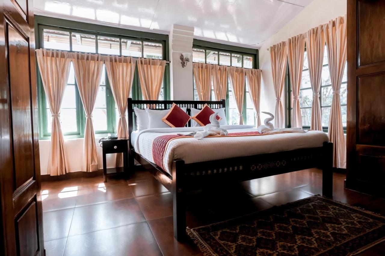 Lakefront Home Hotel