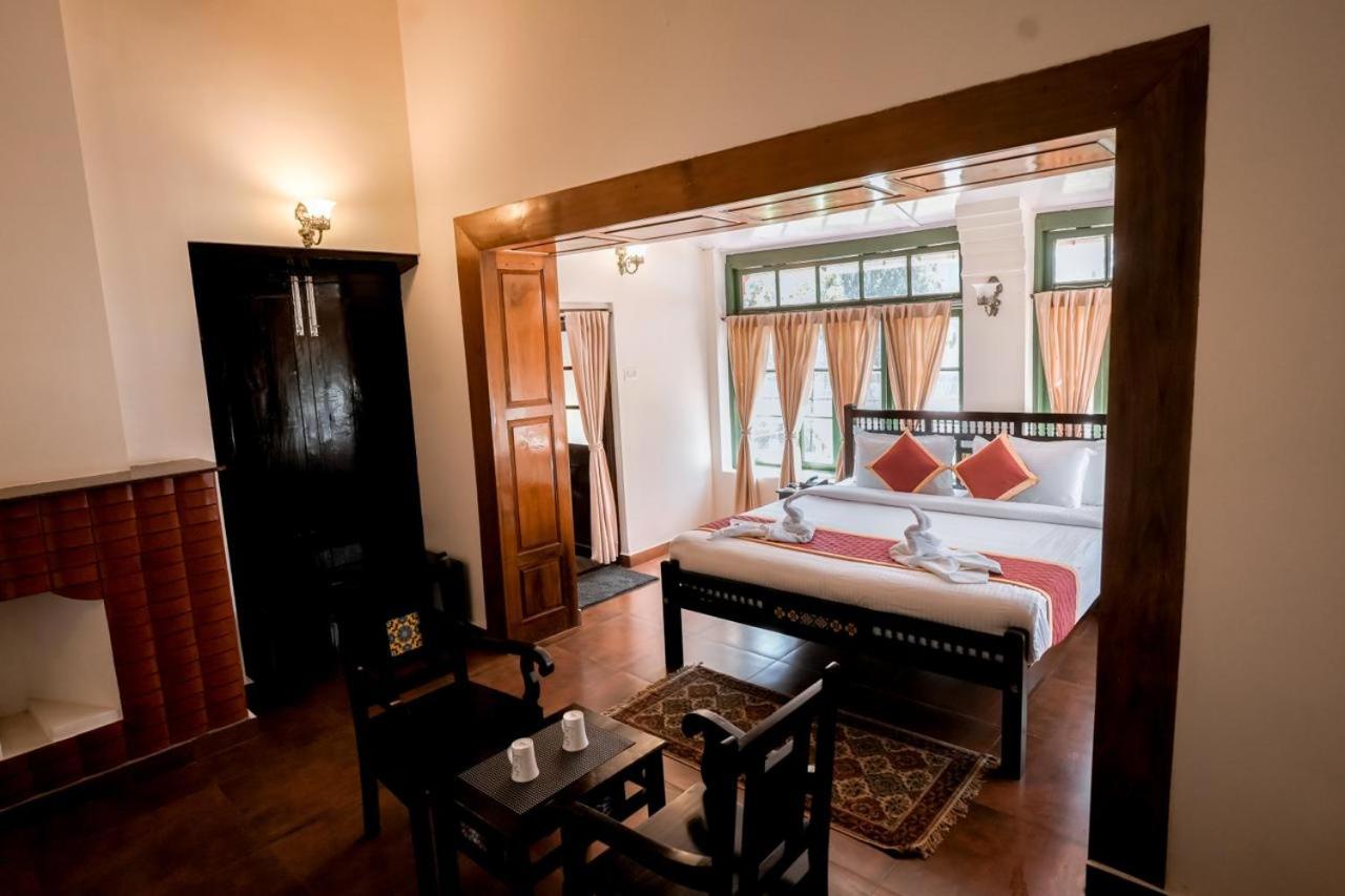 Lakefront Home Hotel