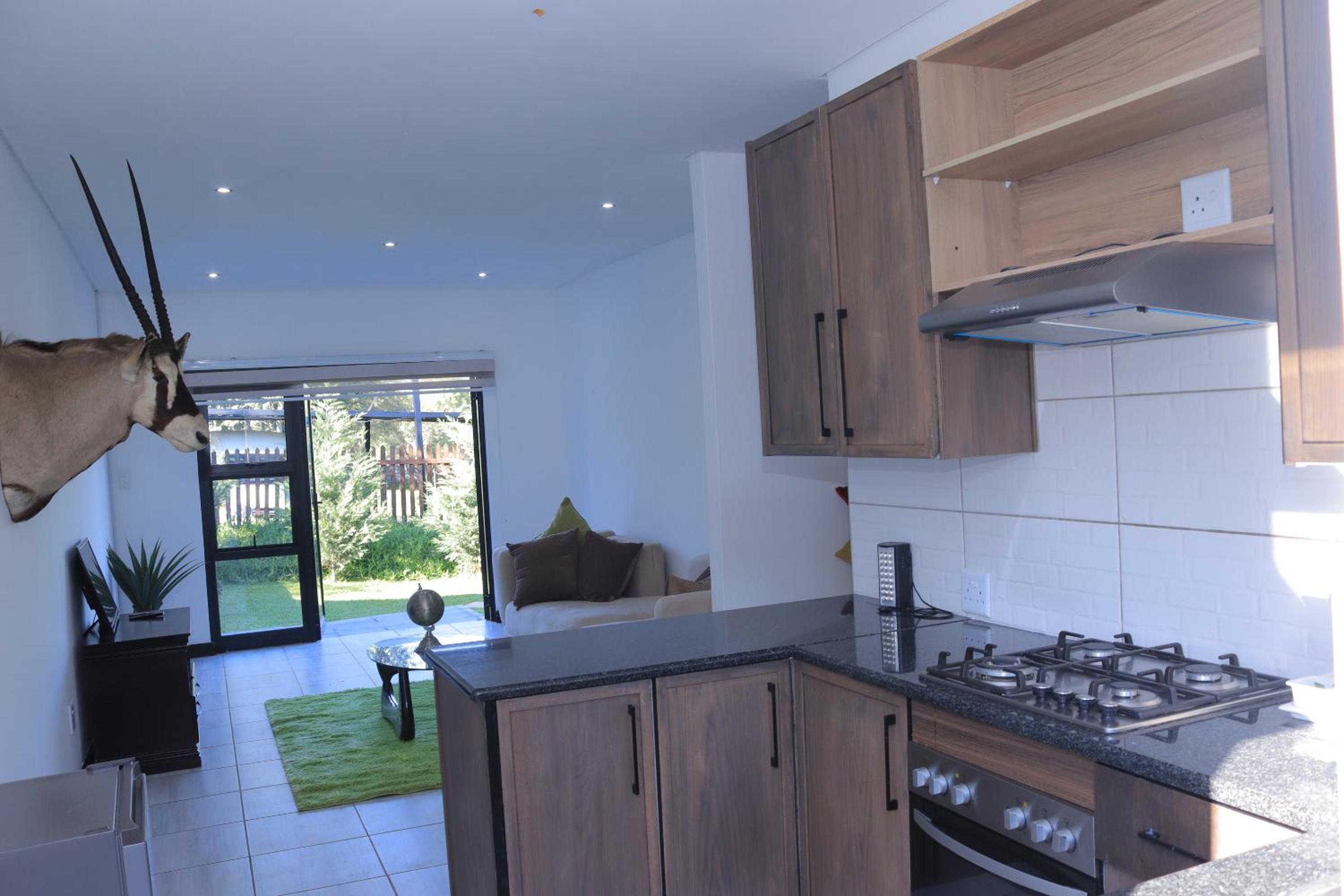 No 3 on Cladon :Jadde Apartments view 5