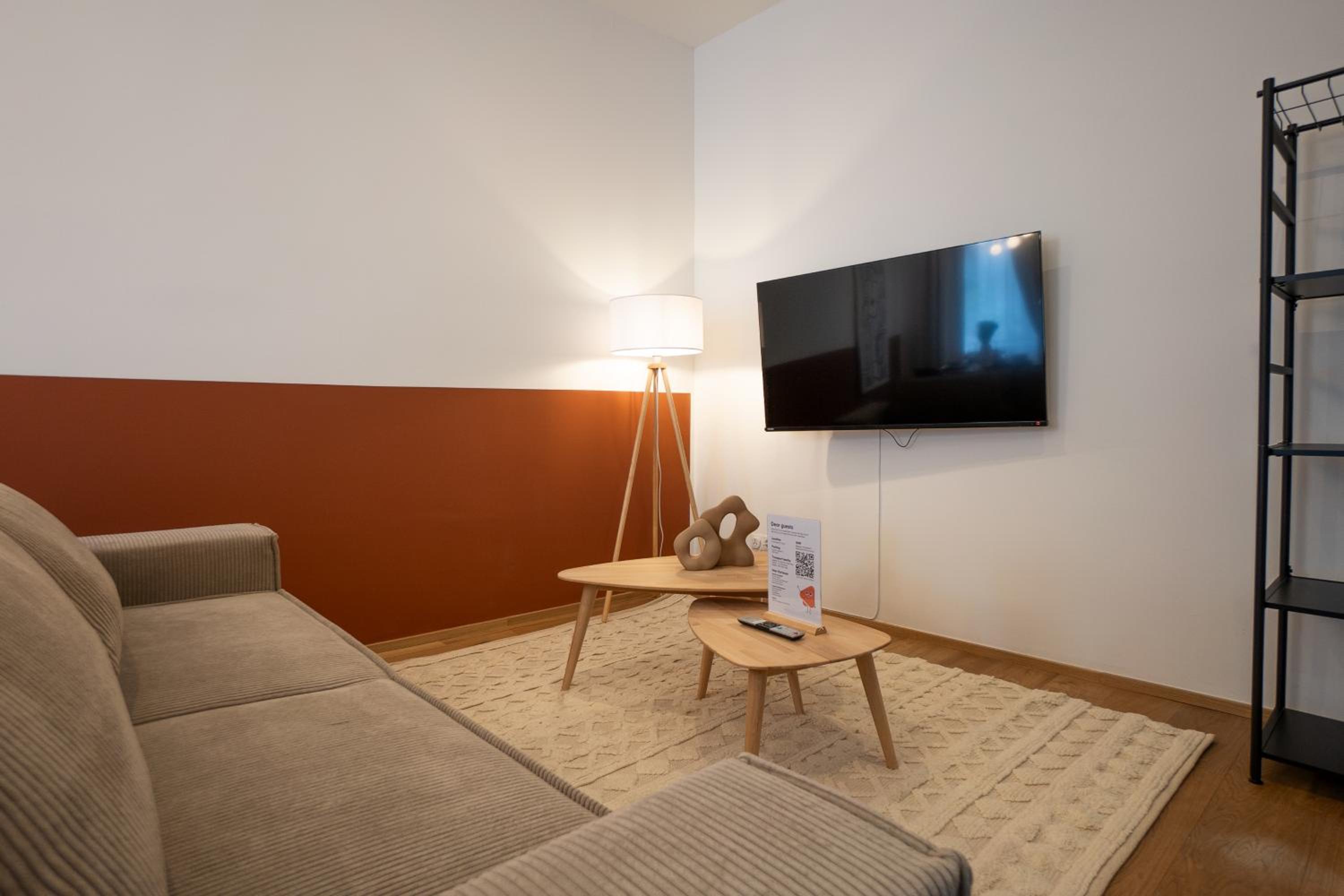 Bright, modern and central flat with a terrace
