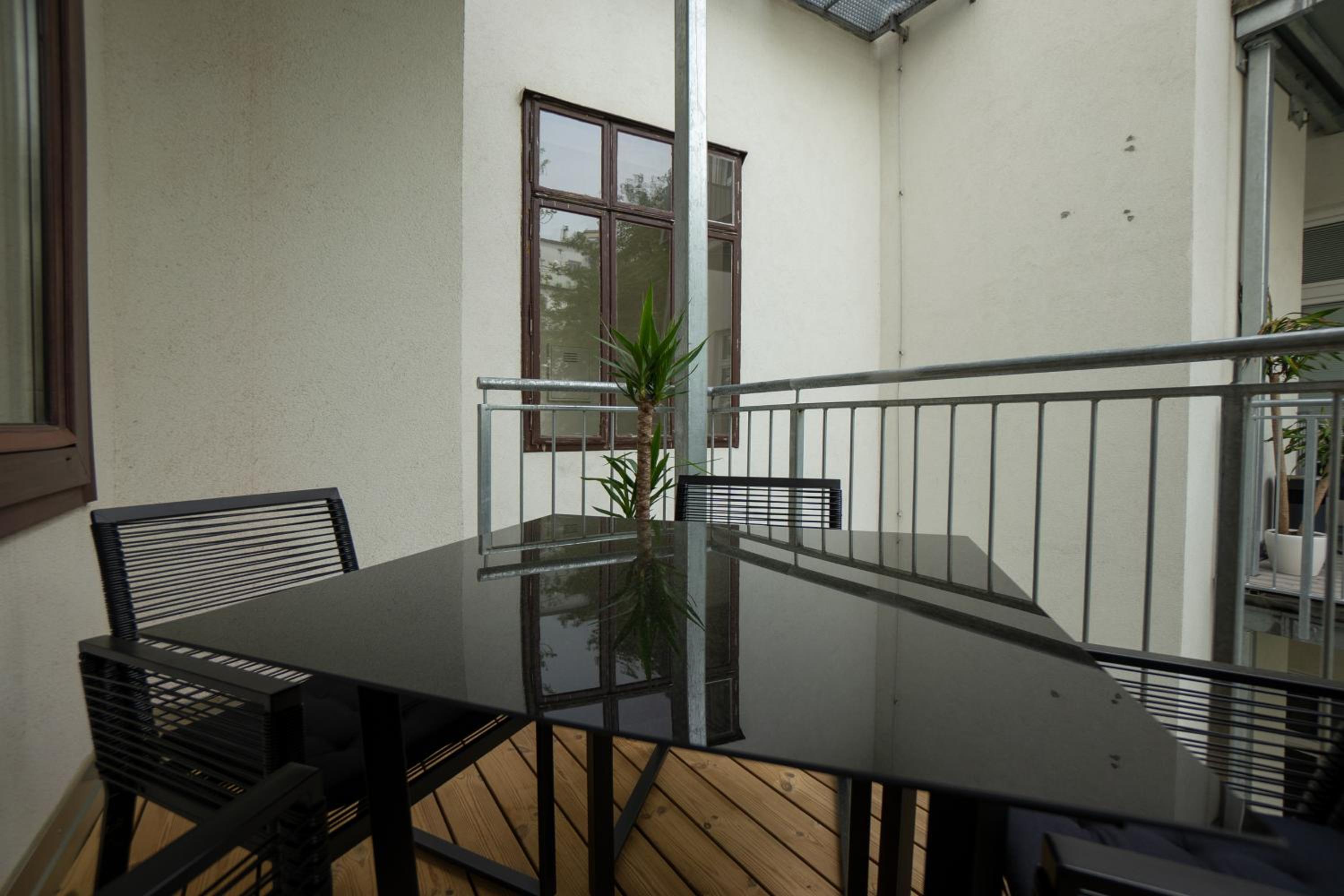 Bright, modern and central flat with a terrace