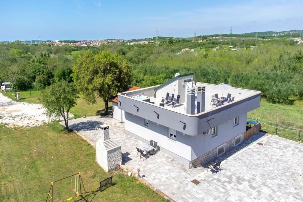 Ferienhaus Ivana mit Jacuzzi in Pula,Istrien - by Istrabook