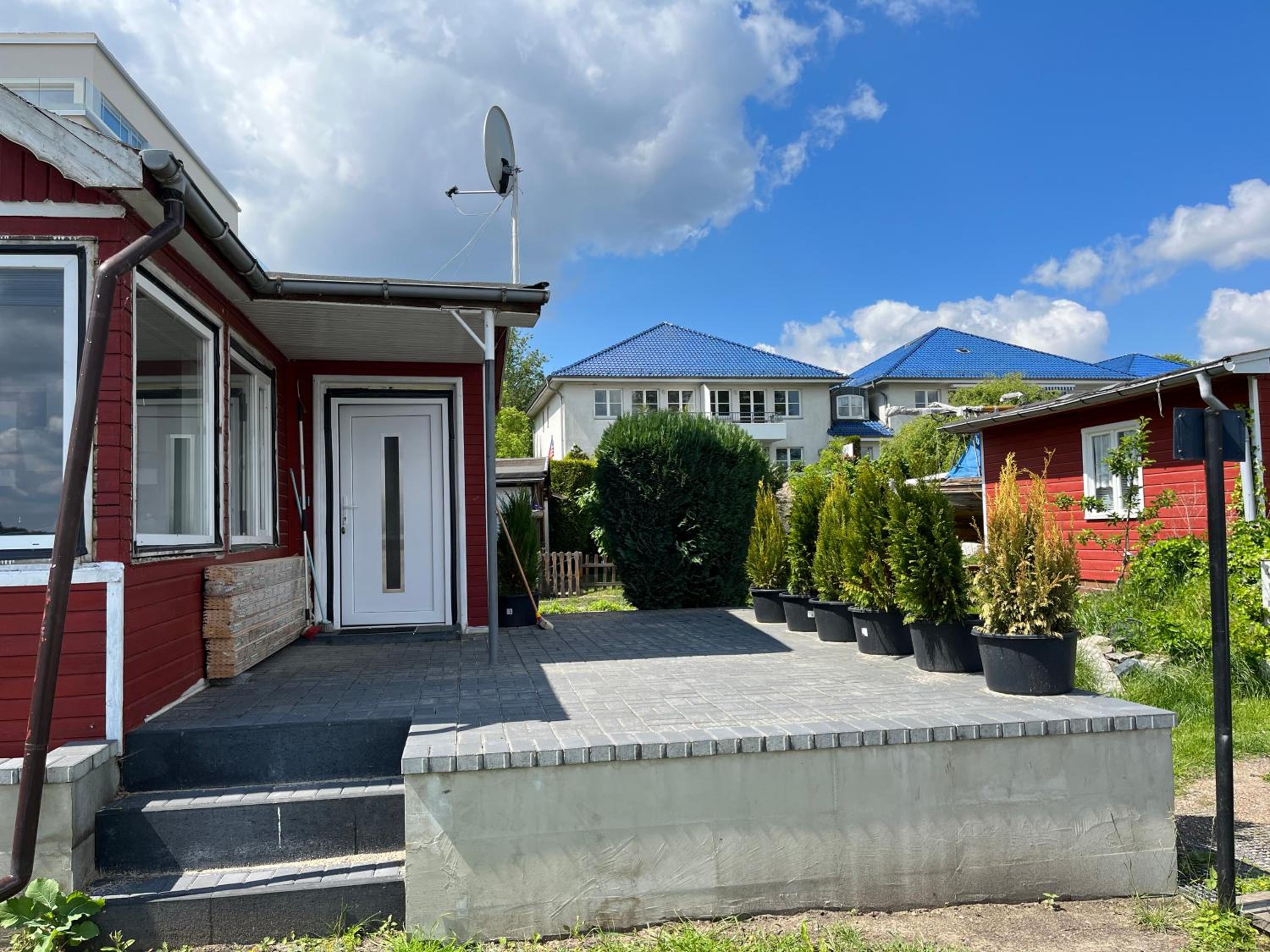 Bungalow direkt am See - Toilette und Dusche in separatem Gebäude