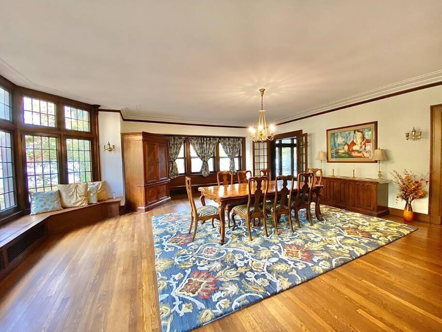 Luxurious Mansion for Large Groups