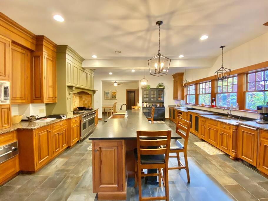 Luxurious Mansion for Large Groups
