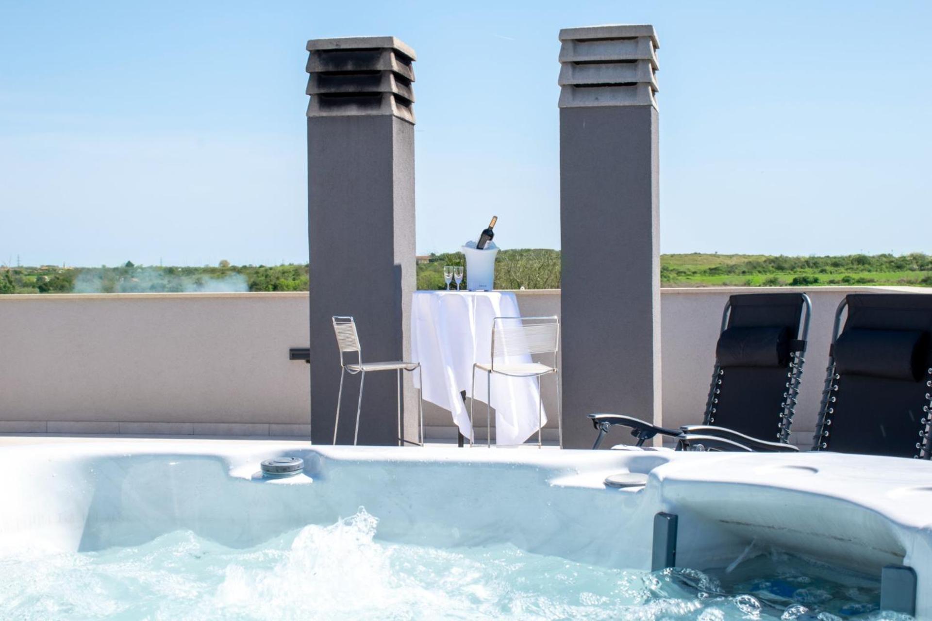 Ferienhaus Ivana mit Jacuzzi in Pula,Istrien - by Istrabook