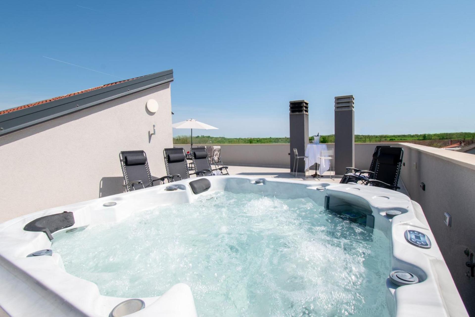 Ferienhaus Ivana mit Jacuzzi in Pula,Istrien - by Istrabook