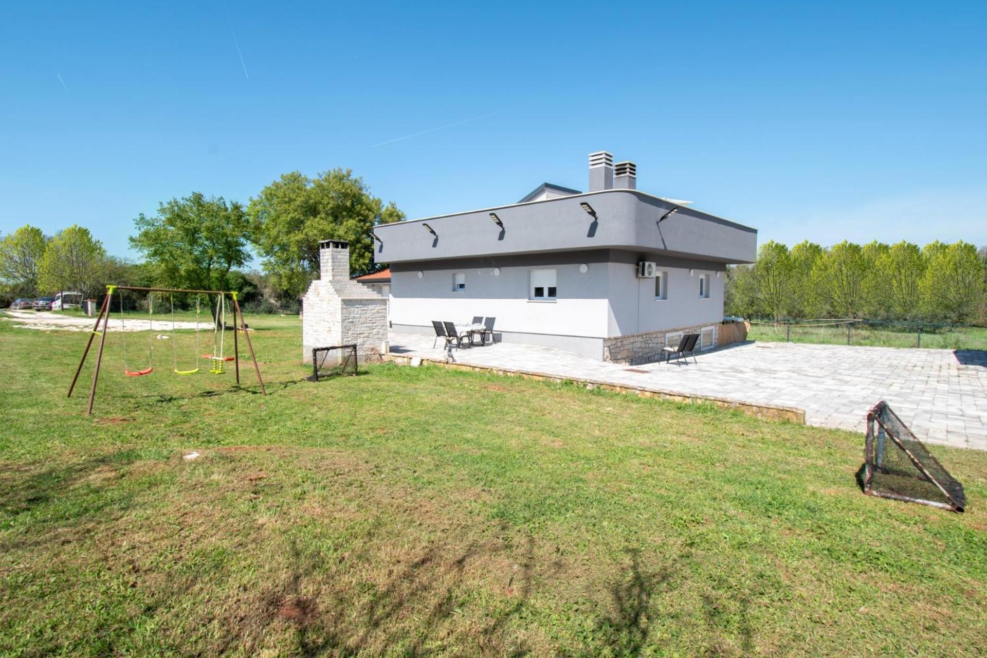 Ferienhaus Ivana mit Jacuzzi in Pula,Istrien - by Istrabook