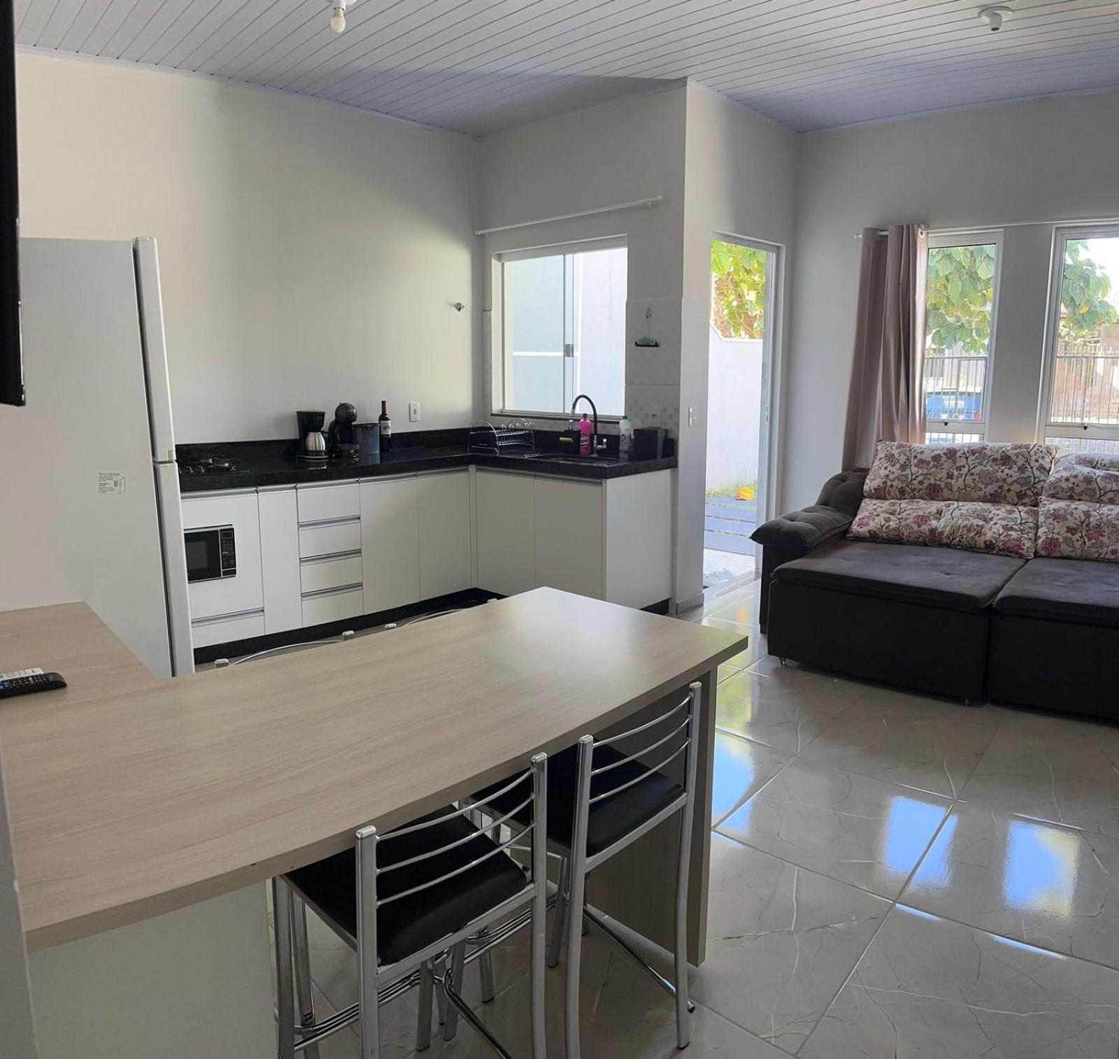 Casa confortável para até 4 pessoas - 2 quartos - ótima localização