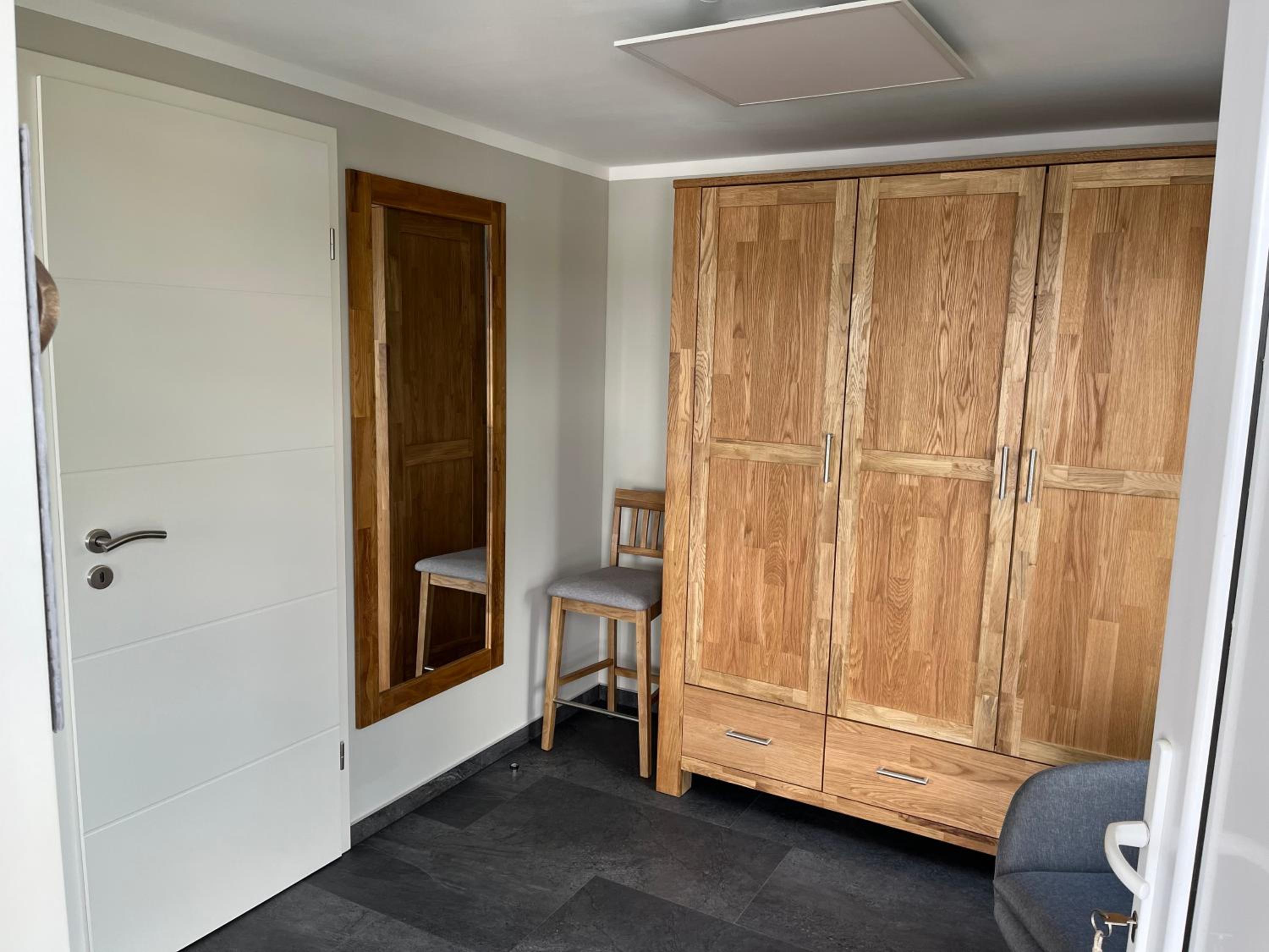 Bungalow direkt am See - Toilette und Dusche in separatem Gebäude