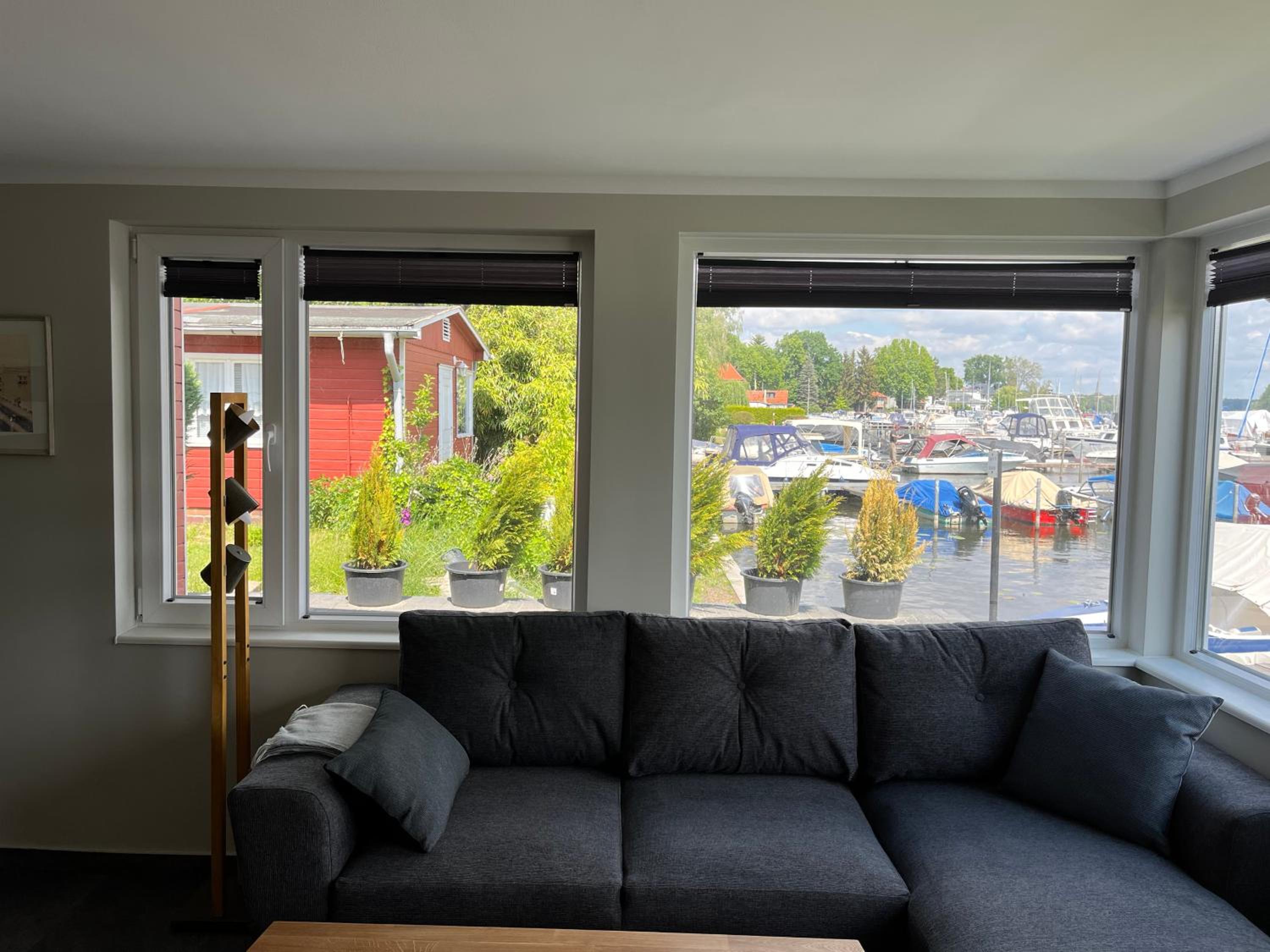 Bungalow direkt am See - Toilette und Dusche in separatem Gebäude