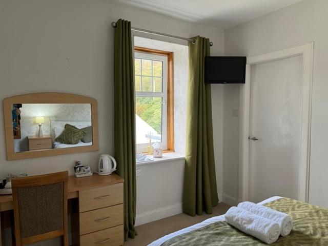 Lochranza Country Inn view 2