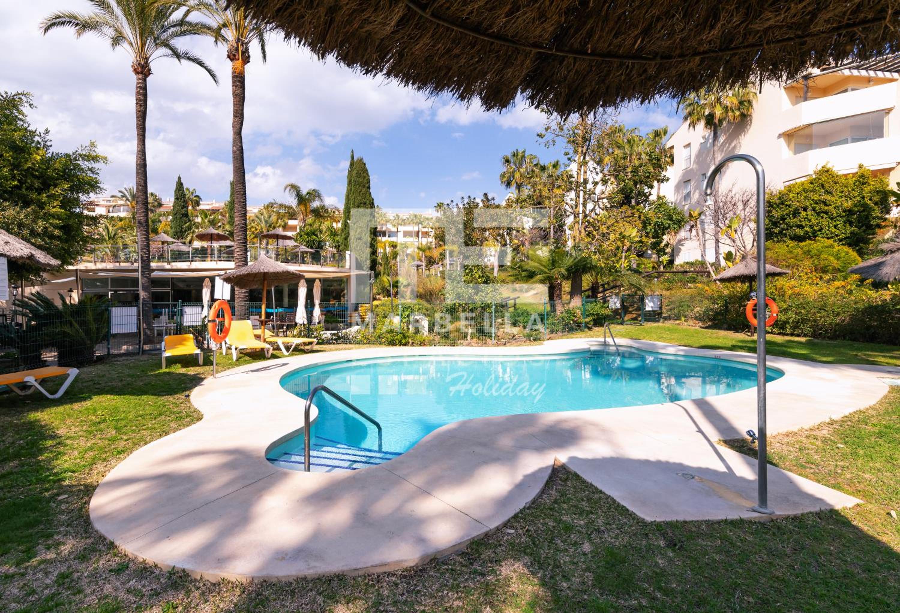 Chic garden flat 5min from beach