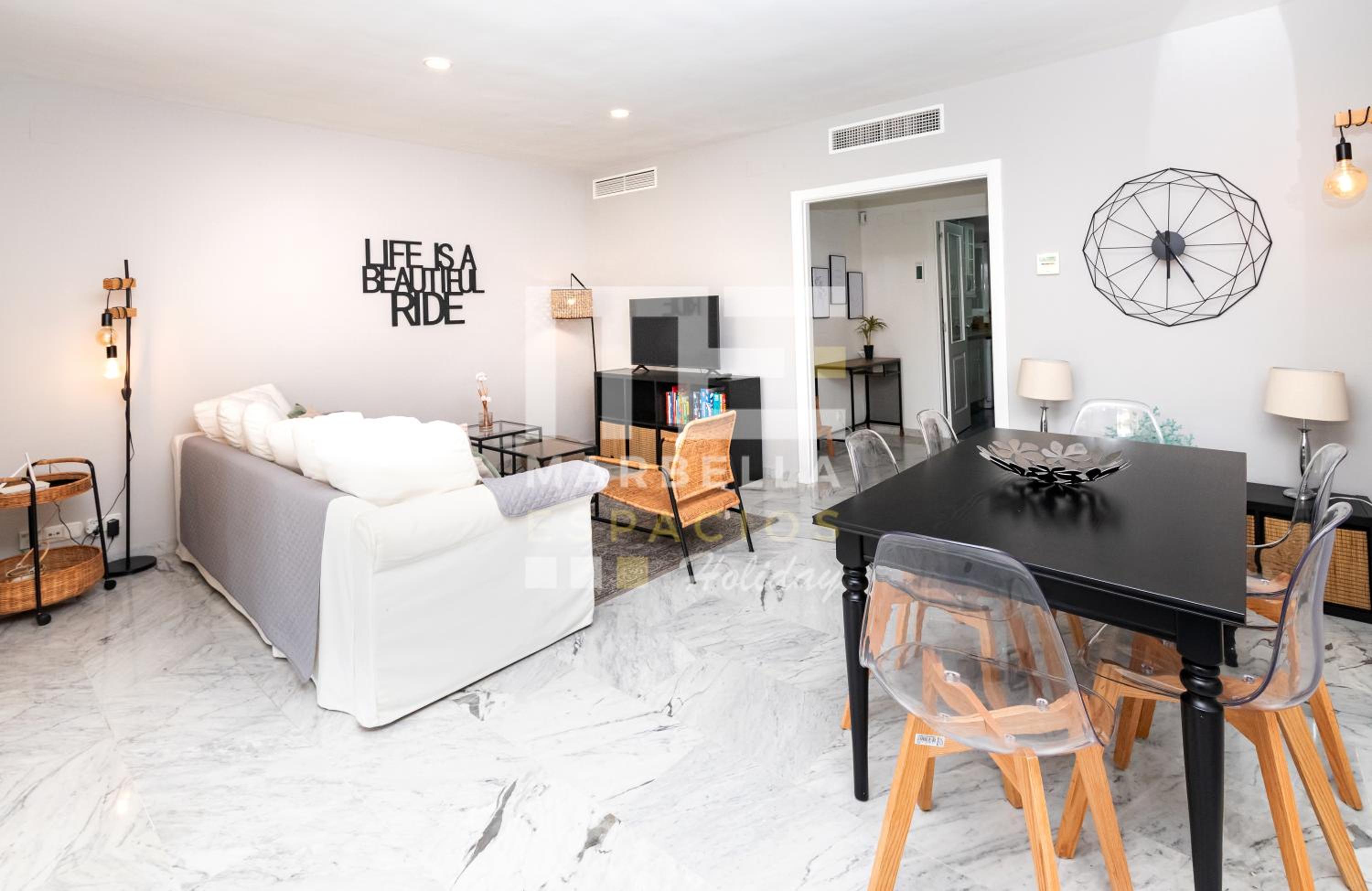 Chic garden flat 5min from beach