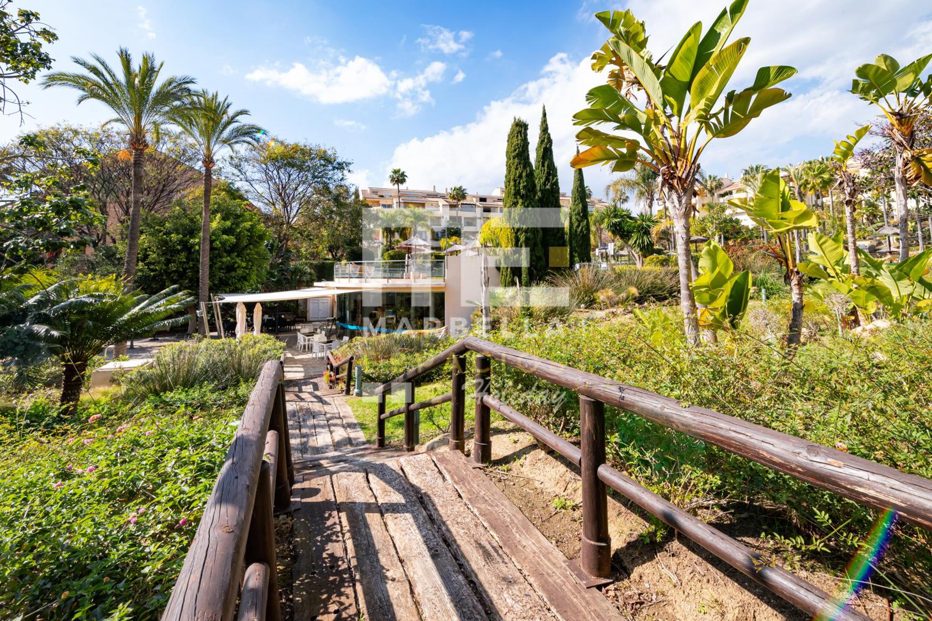Chic garden flat 5min from beach