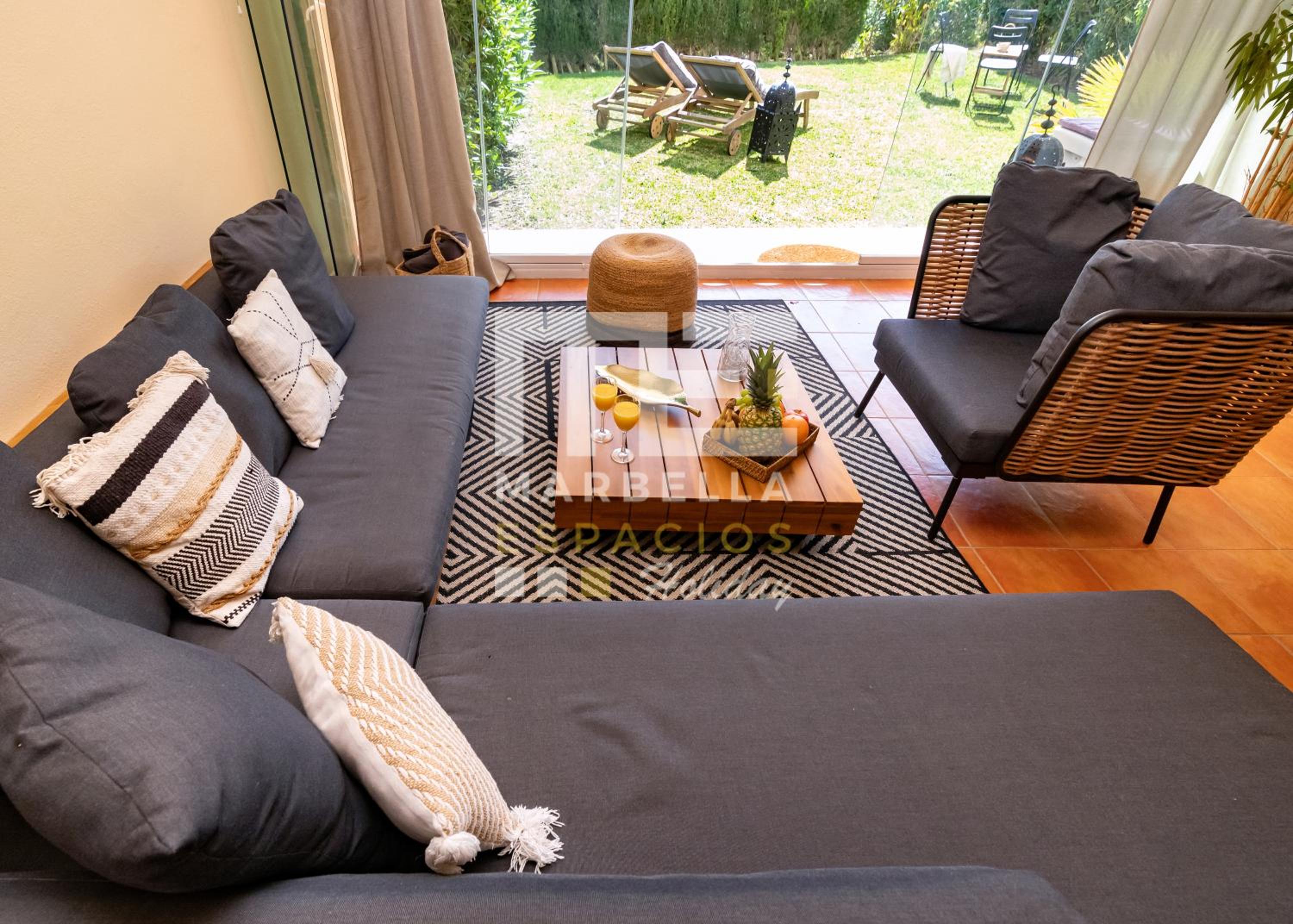 Chic garden flat 5min from beach