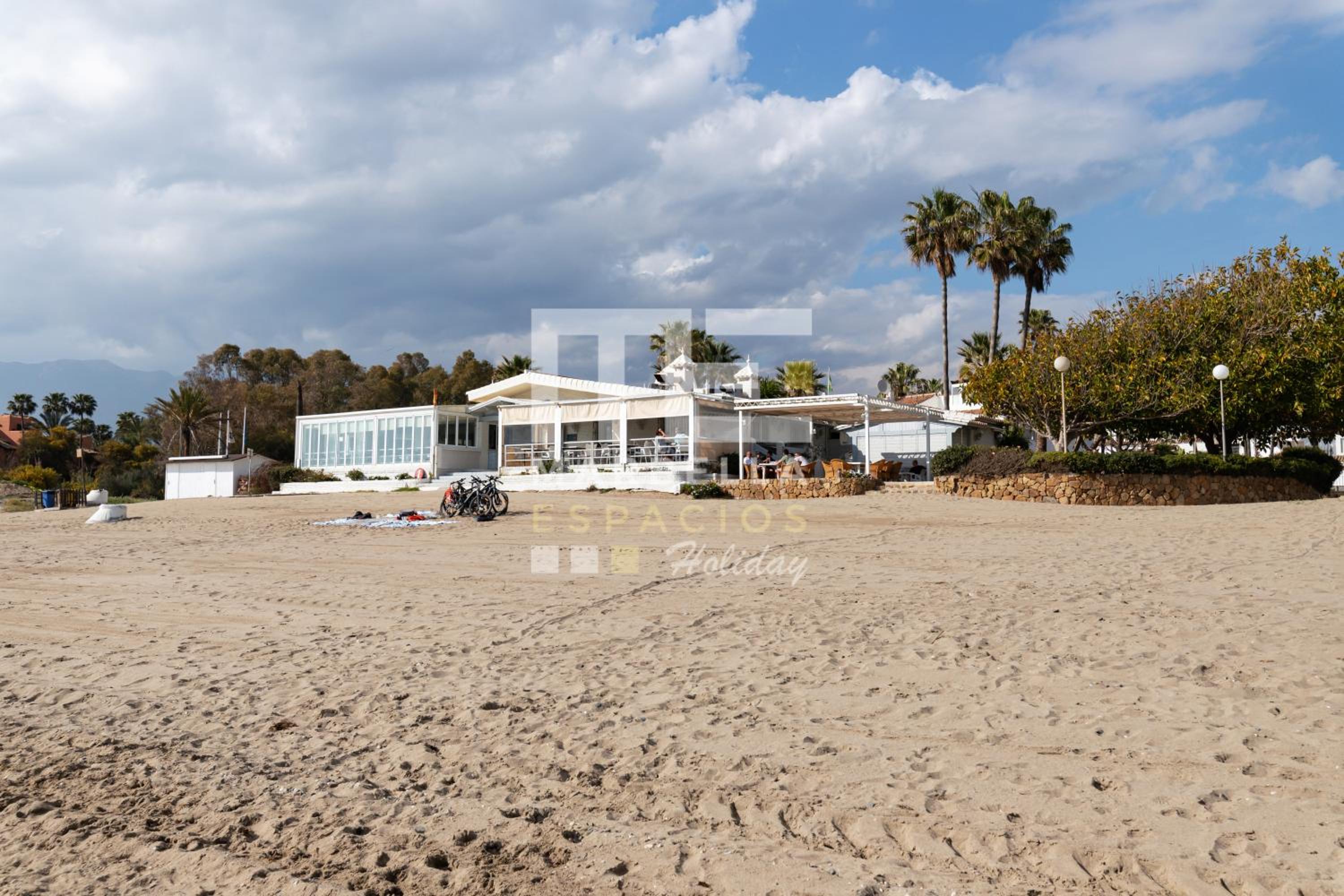 Chic garden flat 5min from beach