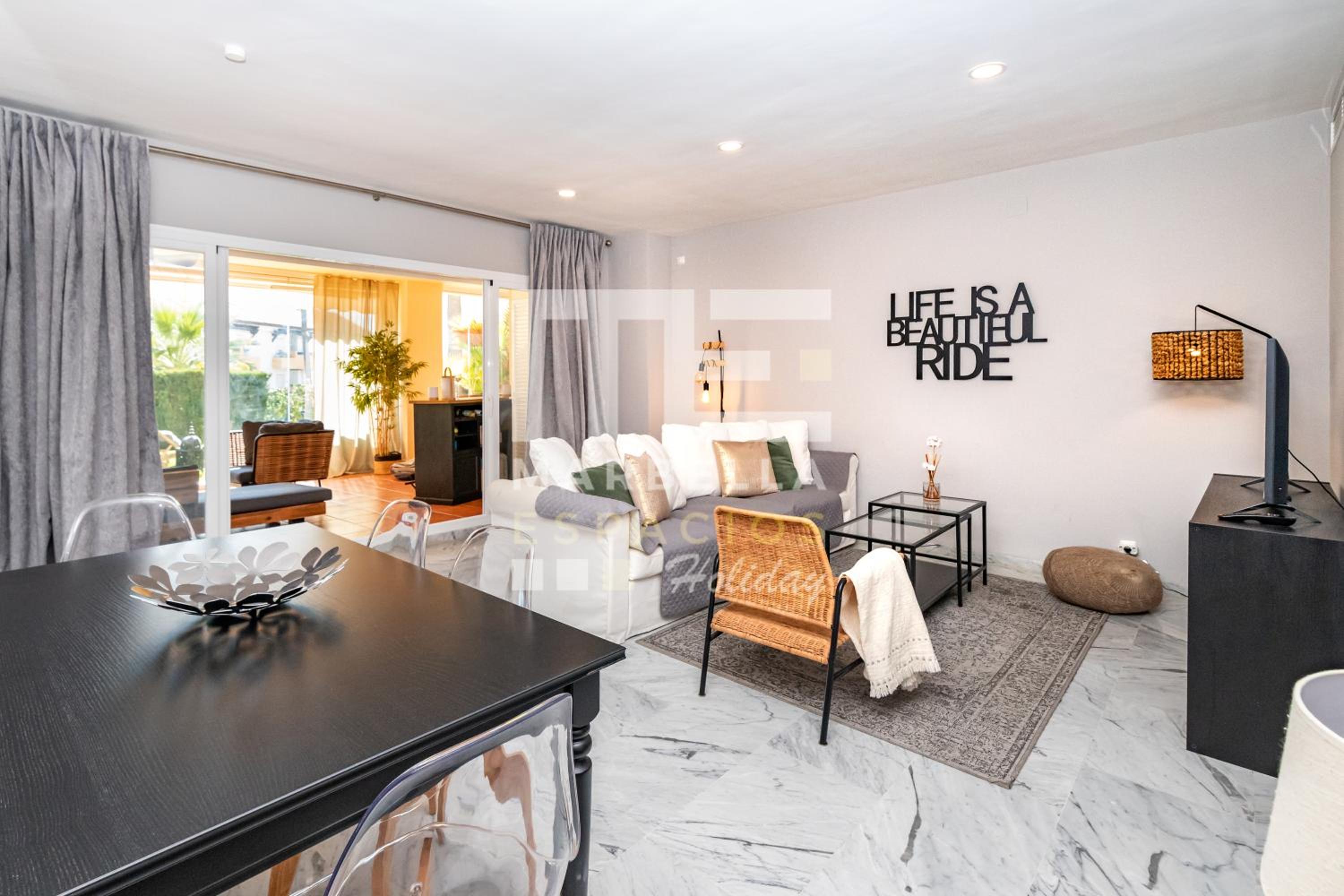 Chic garden flat 5min from beach