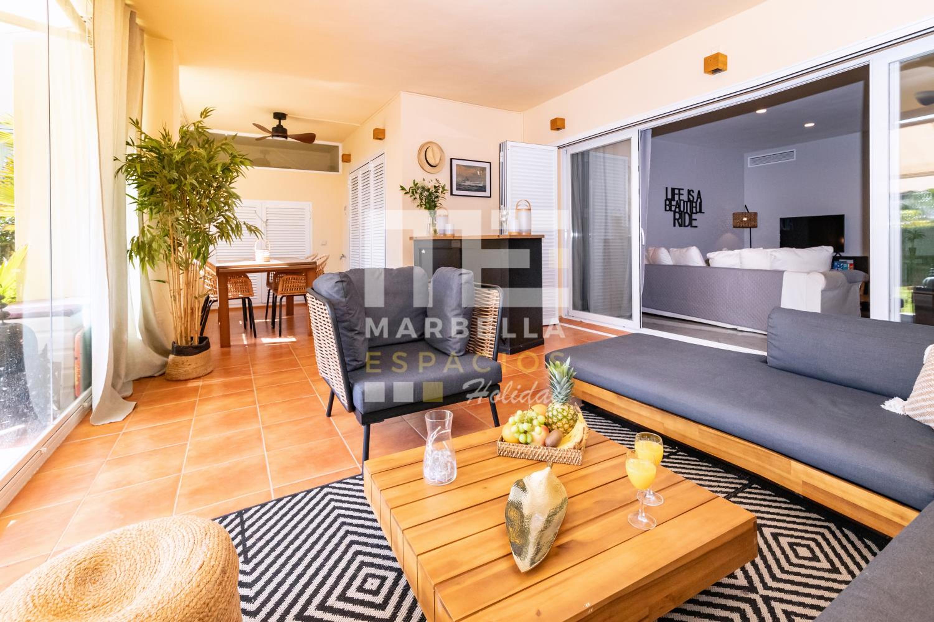 Chic garden flat 5min from beach