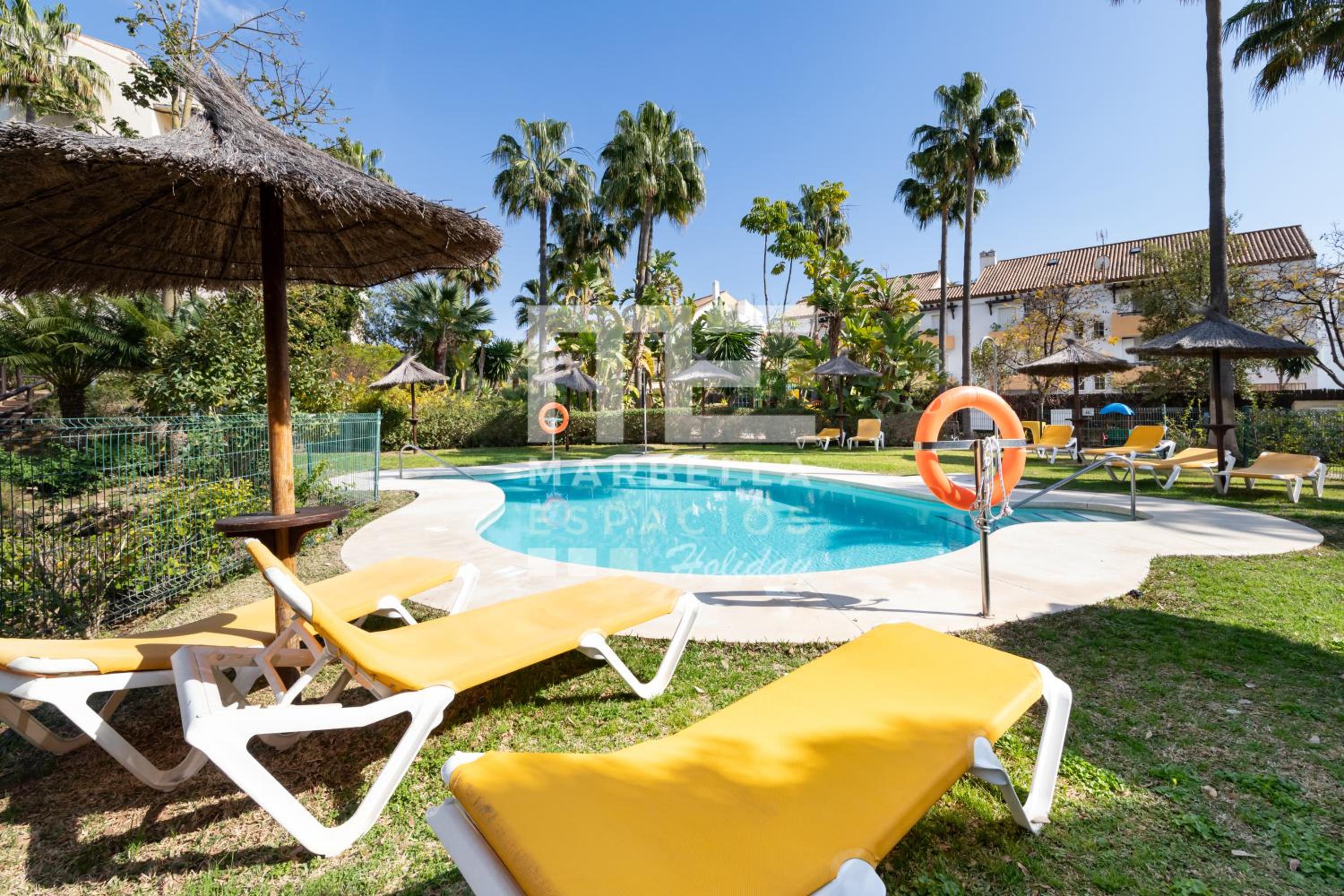 Chic garden flat 5min from beach