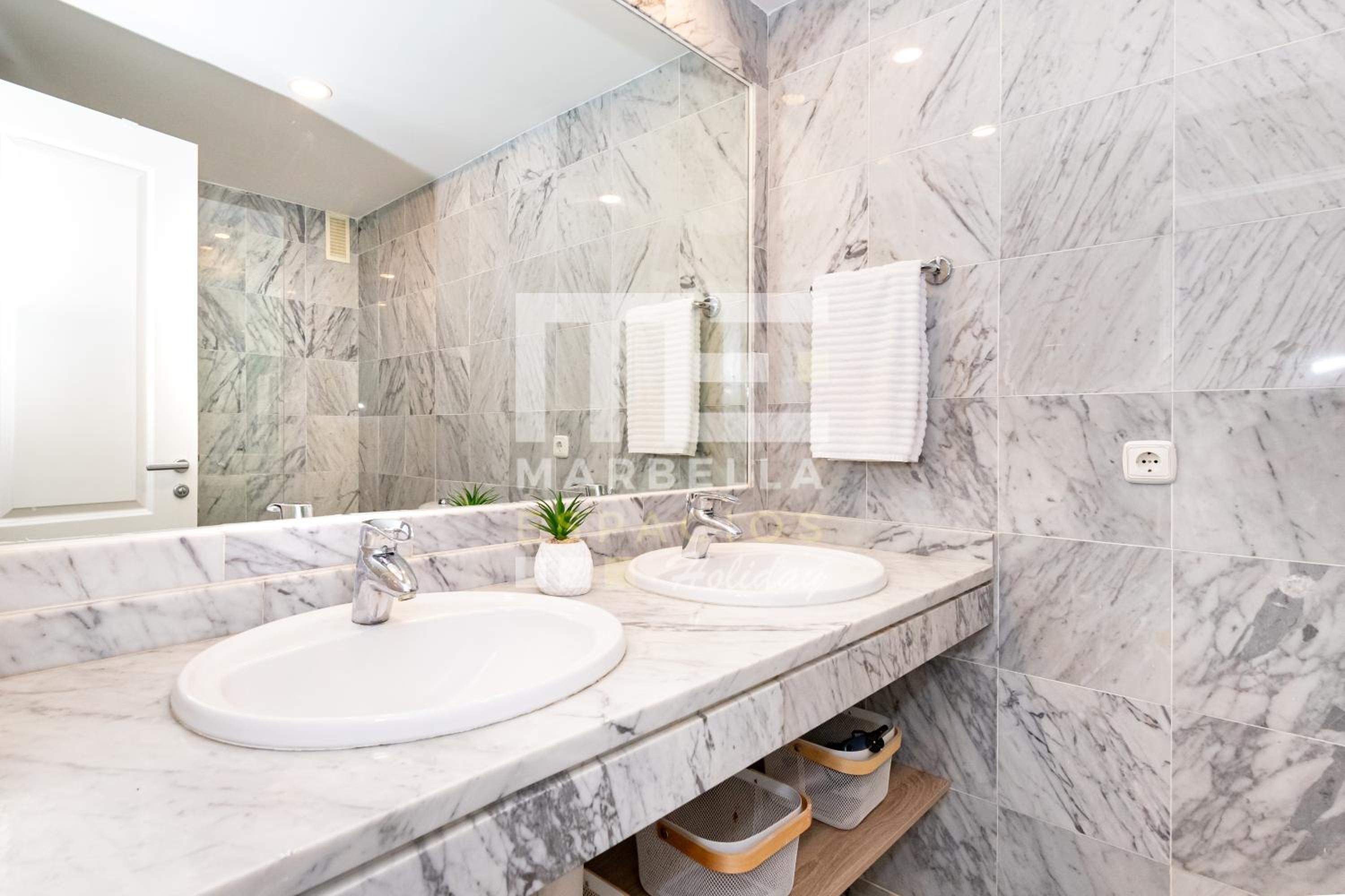 Chic garden flat 5min from beach
