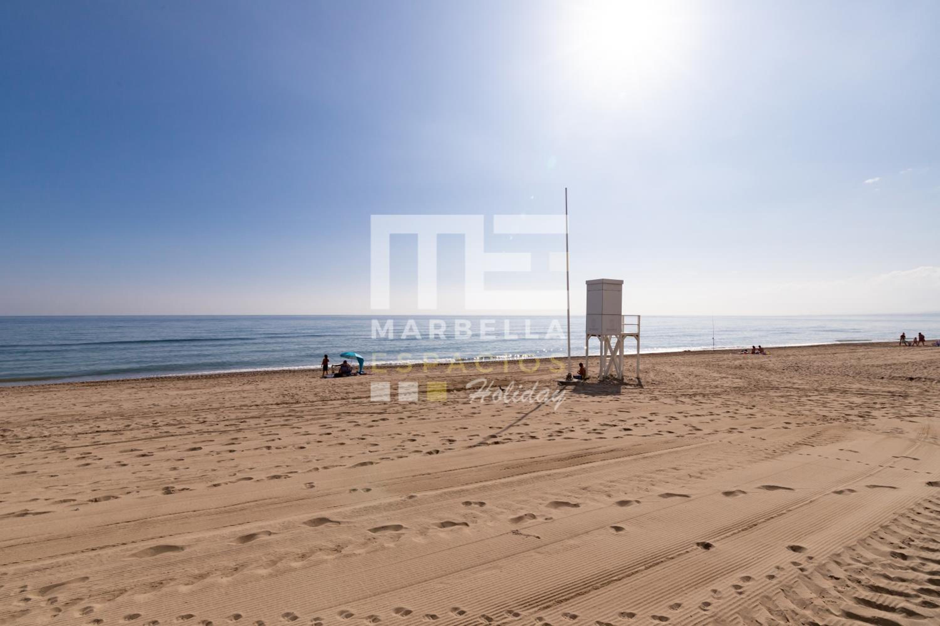 Chic garden flat 5min from beach