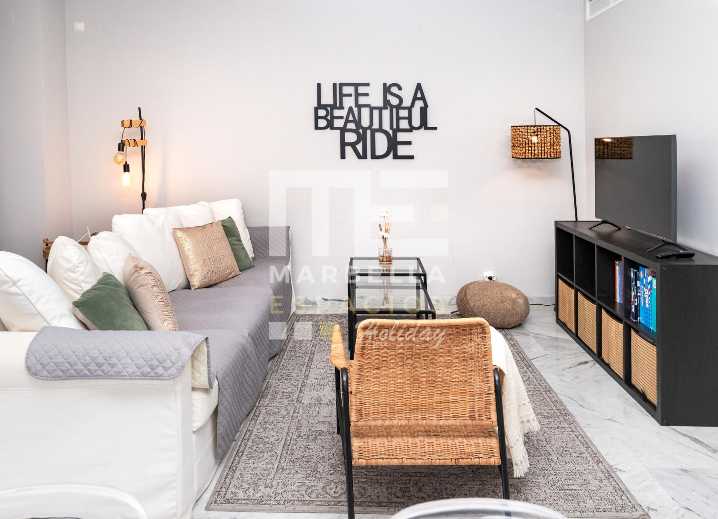 Chic garden flat 5min from beach