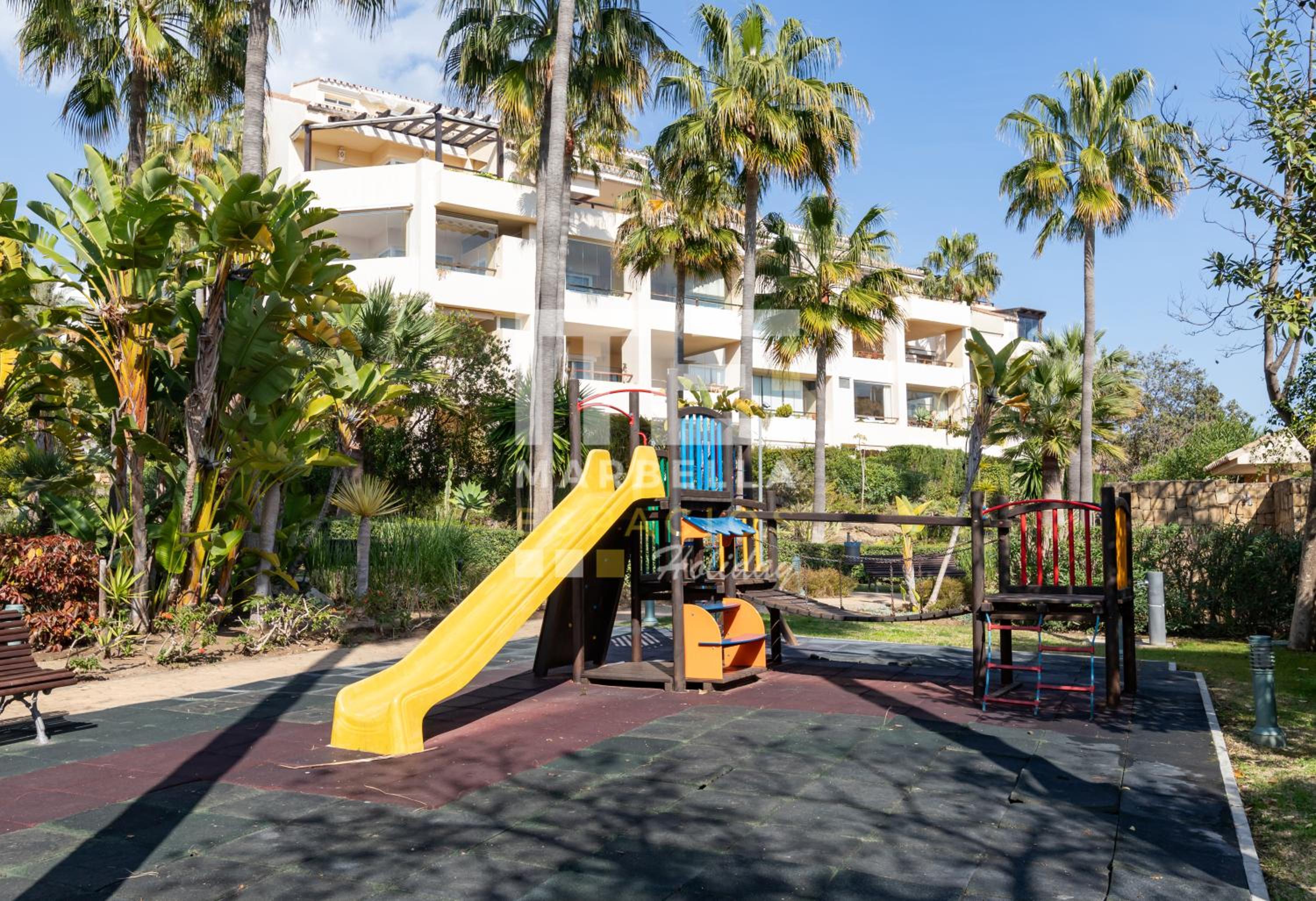 Chic garden flat 5min from beach