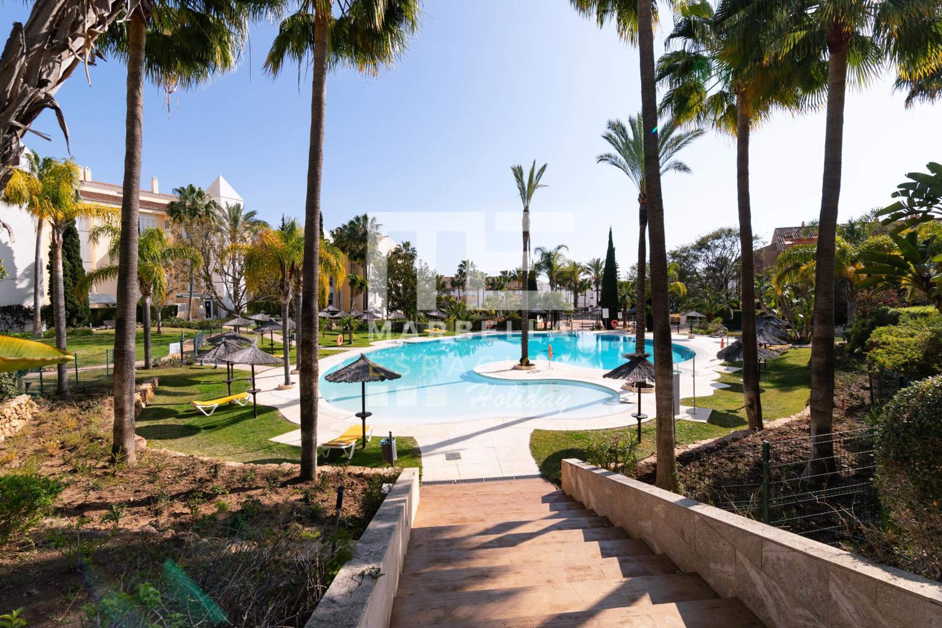 Chic garden flat 5min from beach