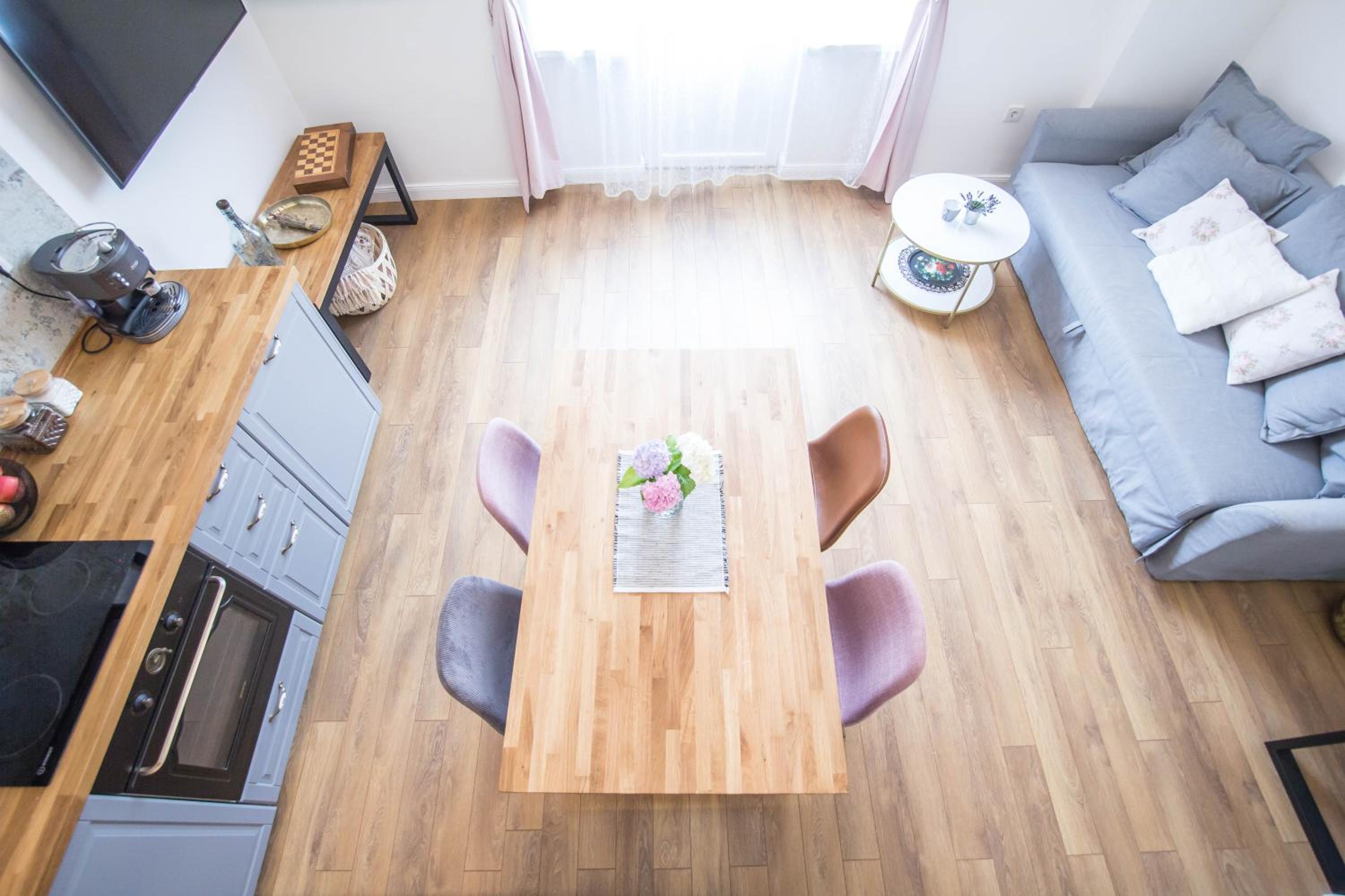 Lion's Bridge boutique 2BDRM apt, top center gem