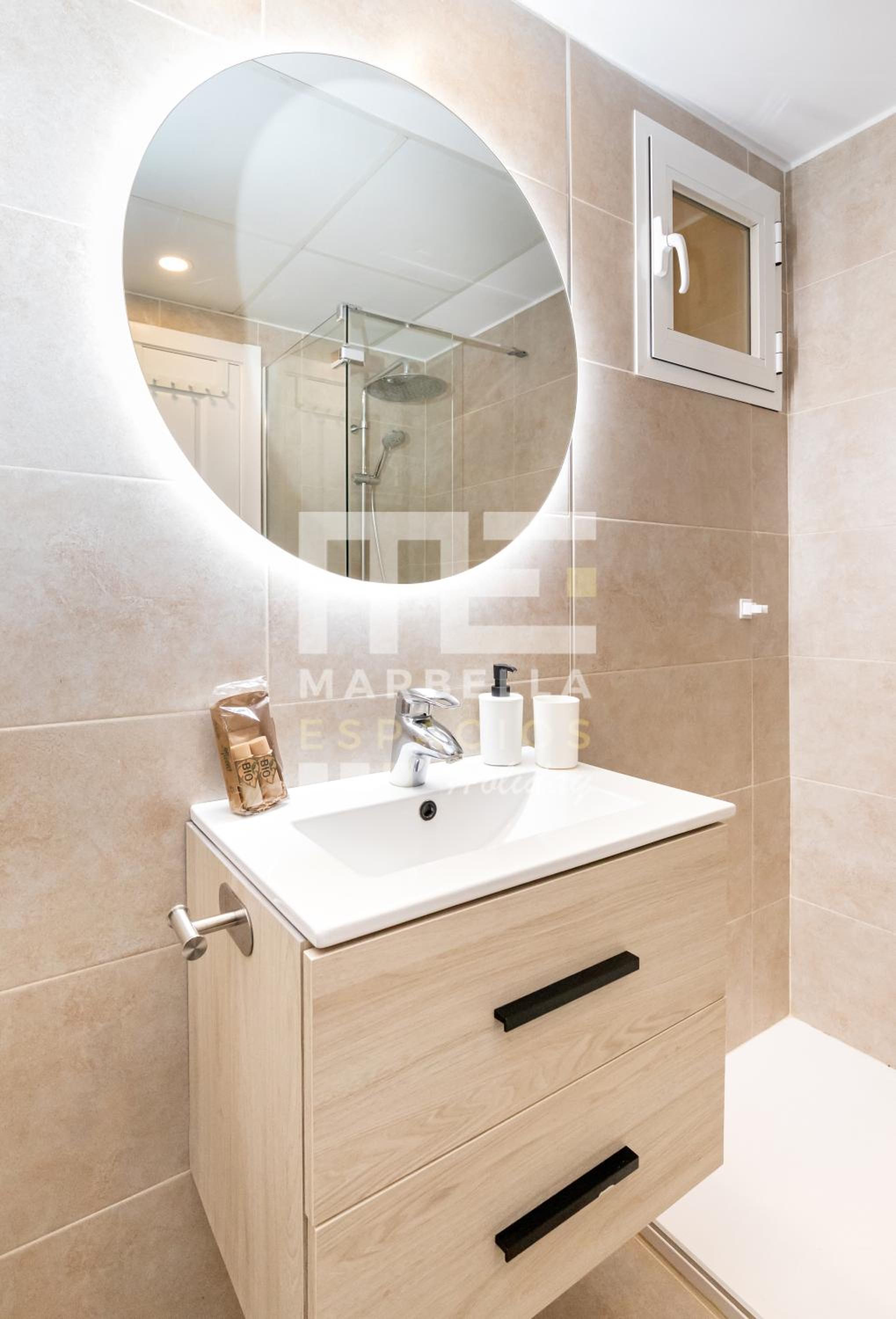 Chic garden flat 5min from beach