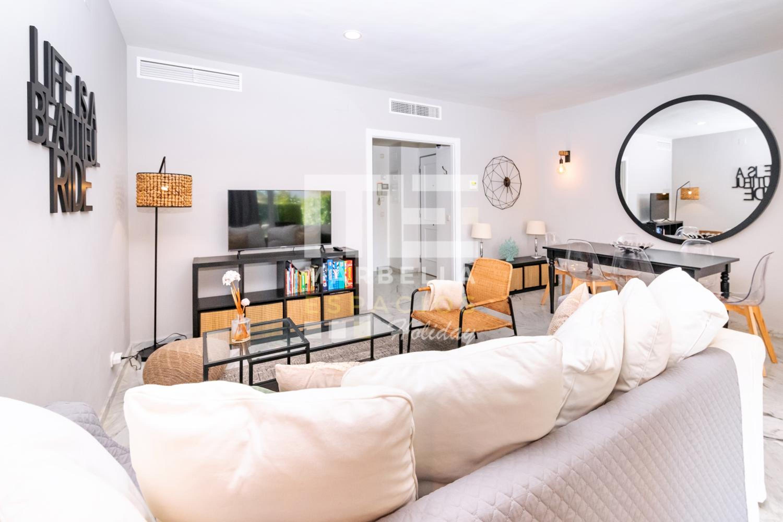 Chic garden flat 5min from beach