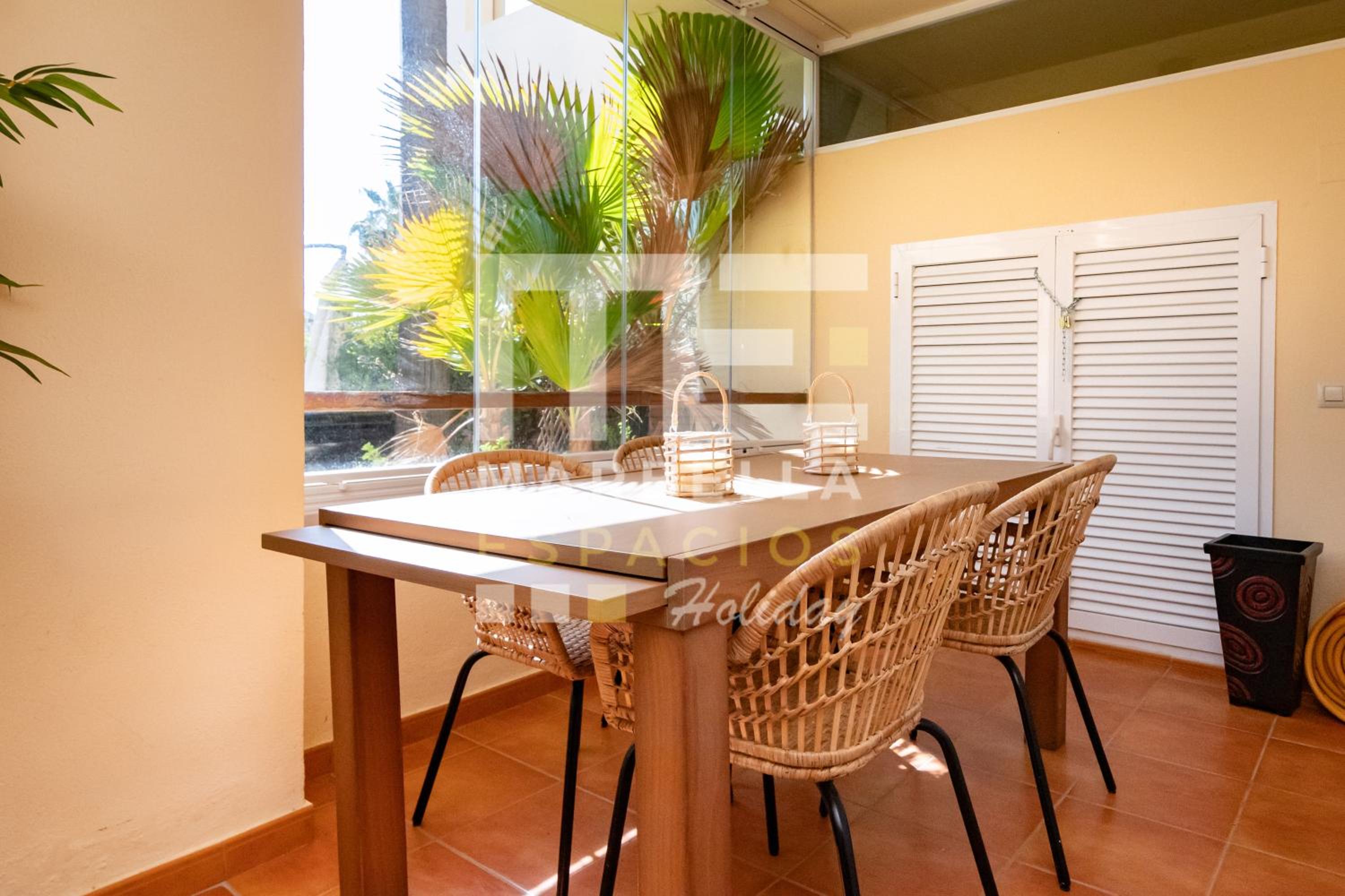 Chic garden flat 5min from beach