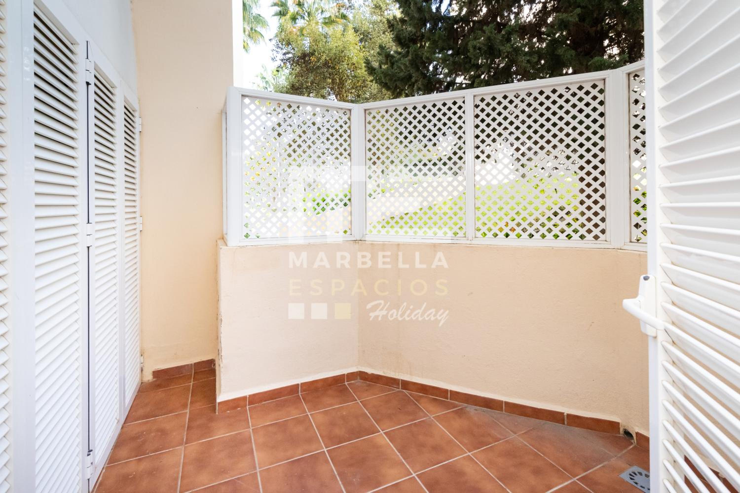 Chic garden flat 5min from beach