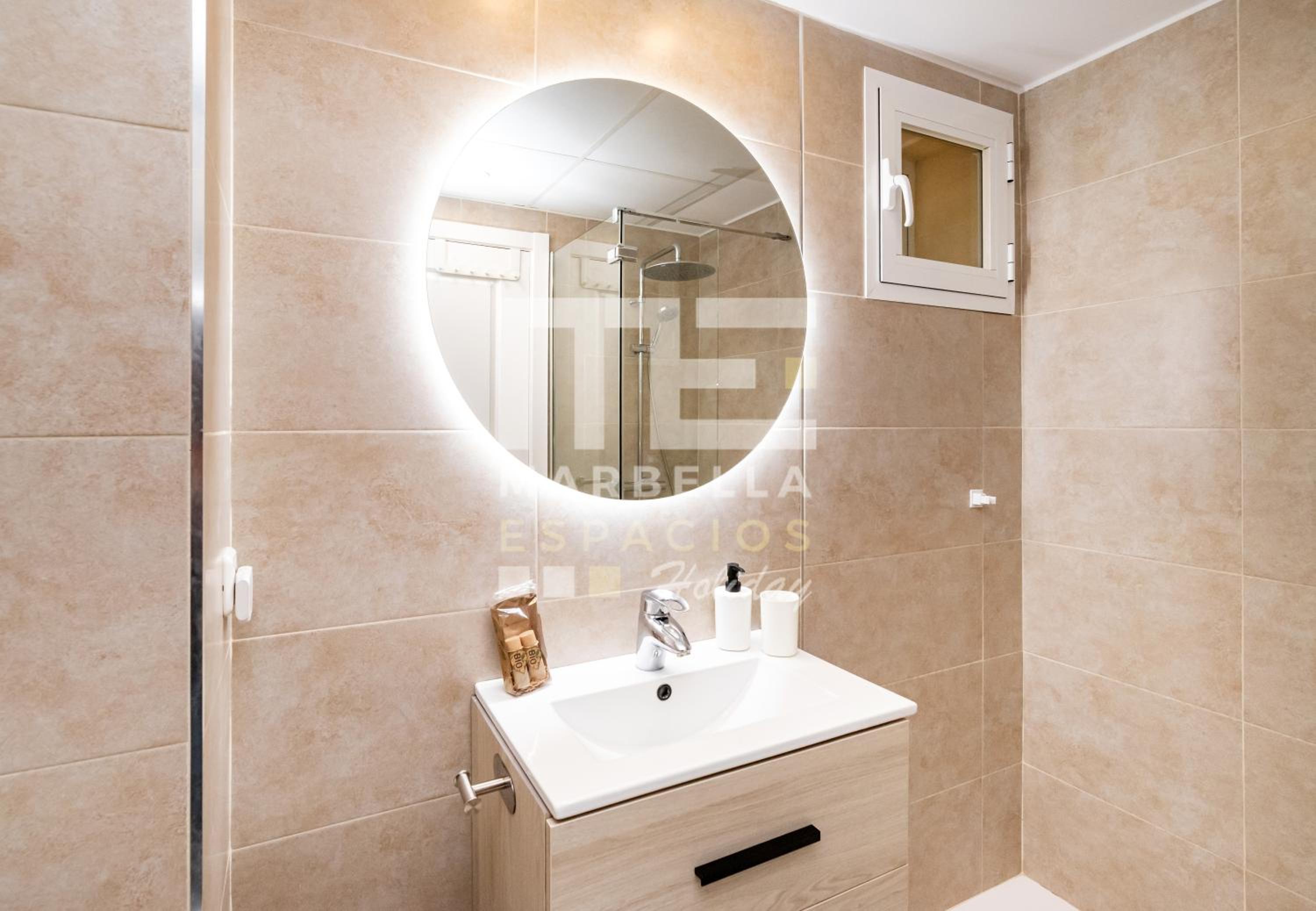 Chic garden flat 5min from beach