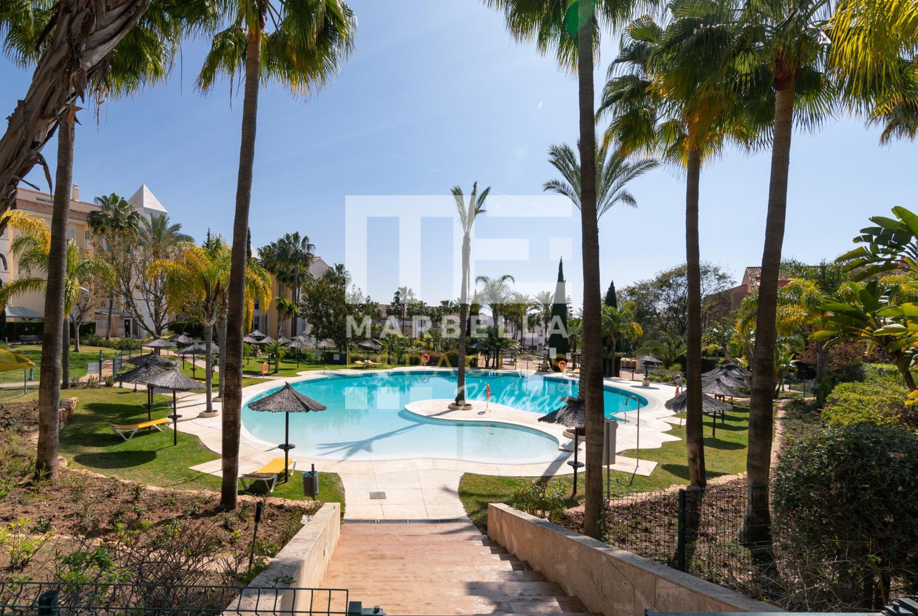 Chic garden flat 5min from beach