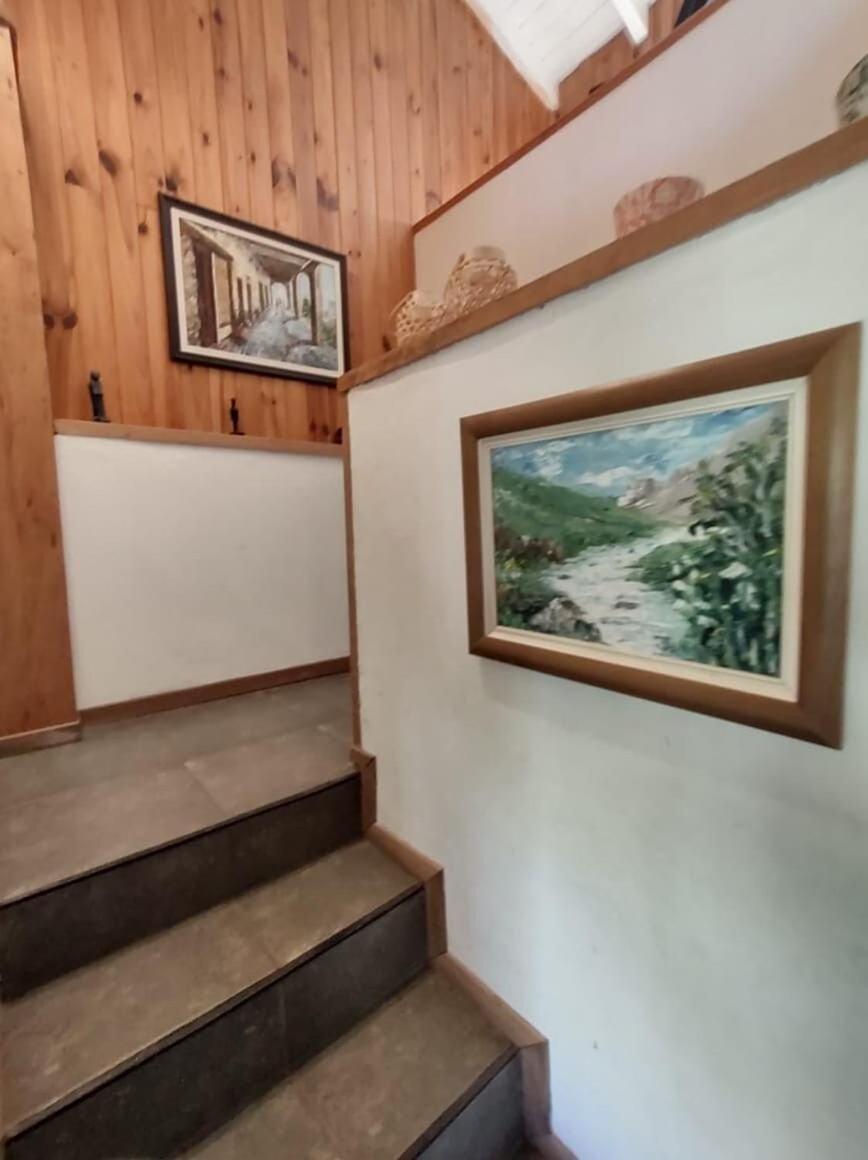 Cabaña rodeada de bosque nativo para 12 c parrilla