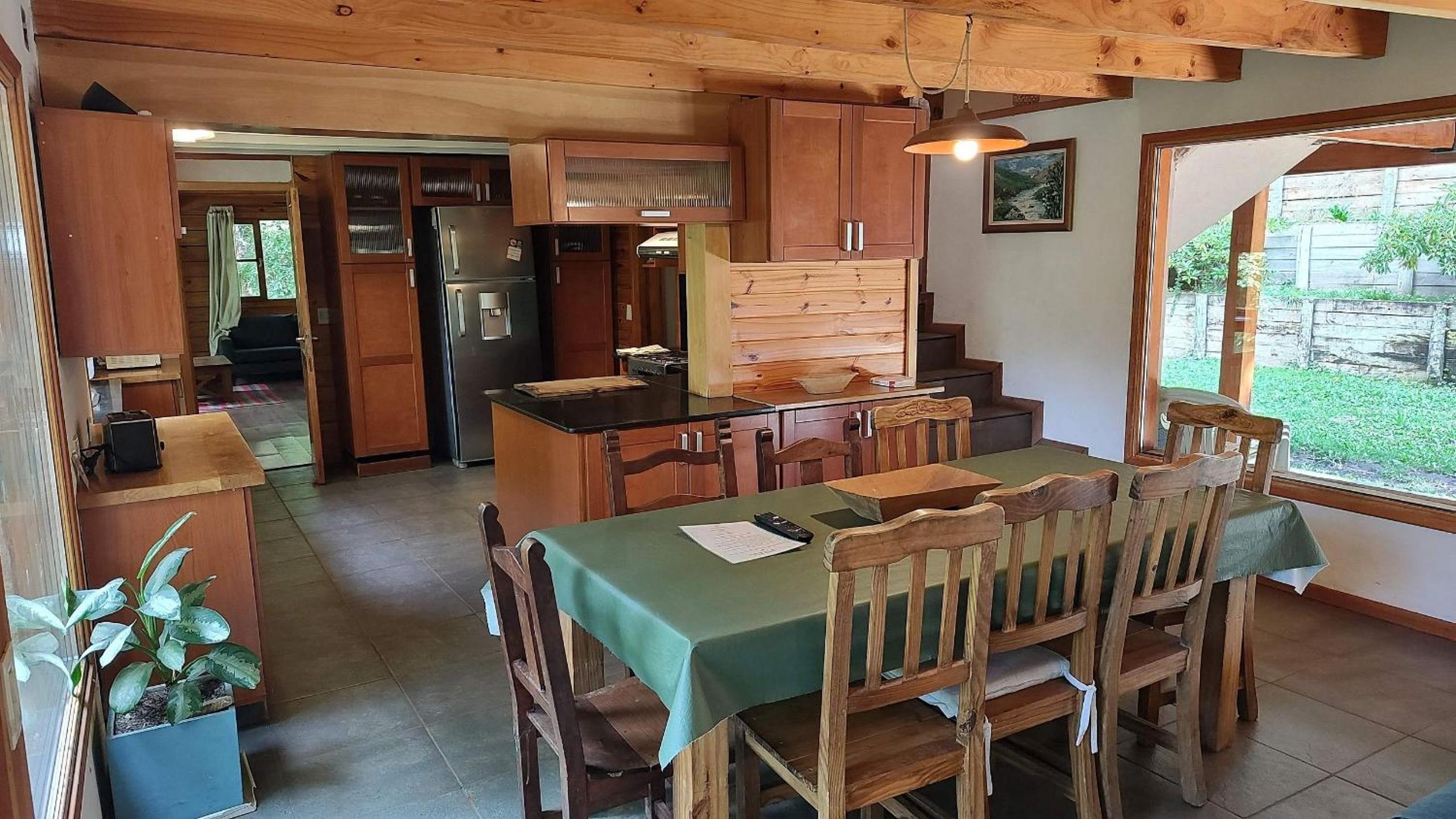 Cabaña rodeada de bosque nativo para 12 c parrilla